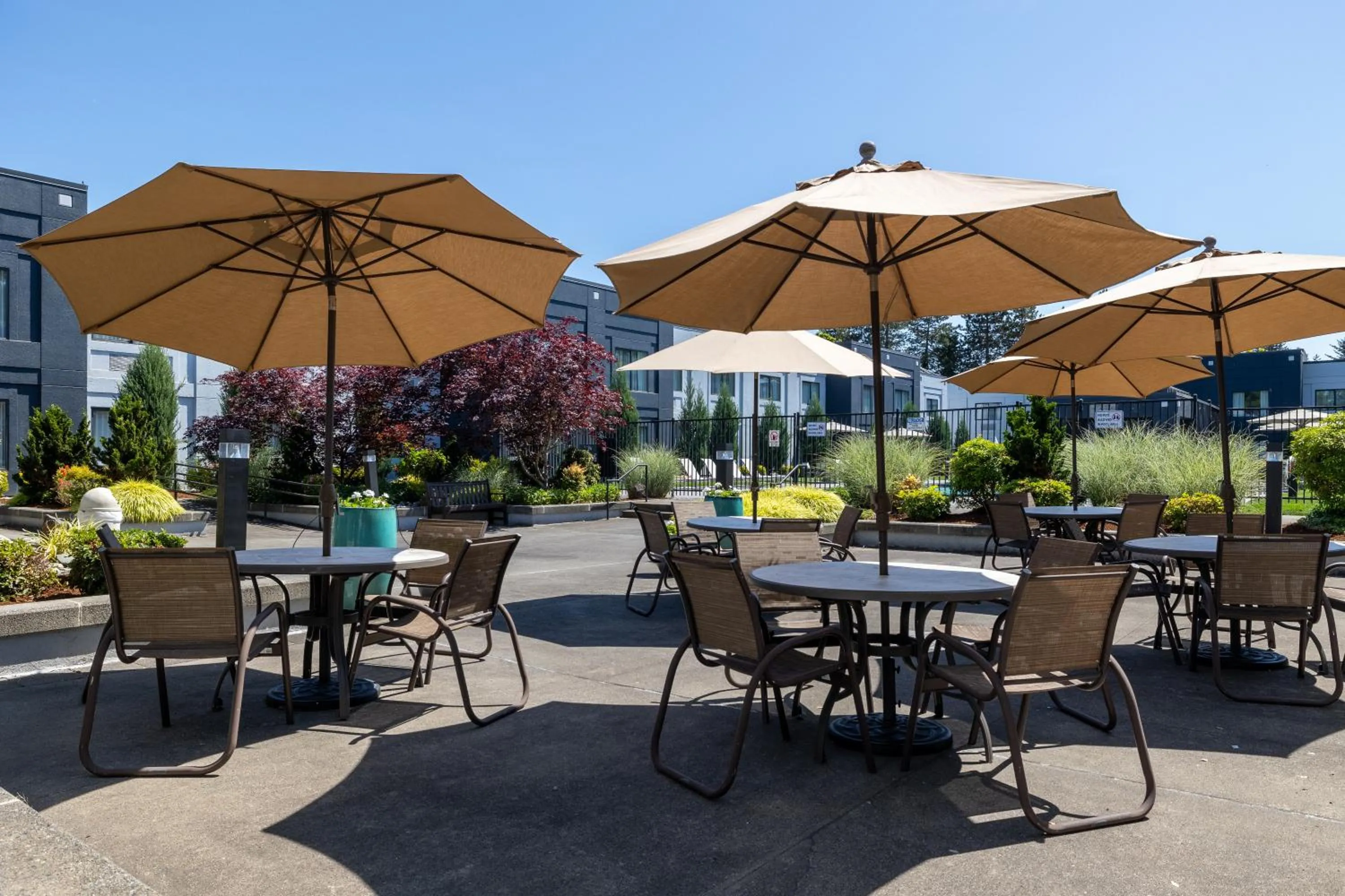 Patio in Country Inn & Suites by Radisson, Seattle-Bothell, WA