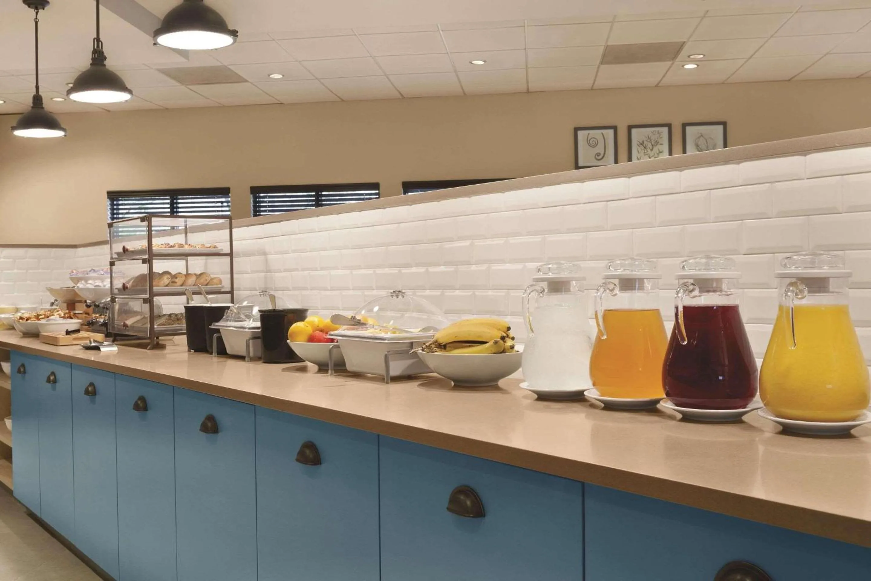 Breakfast in Country Inn & Suites by Radisson, Seattle-Bothell, WA