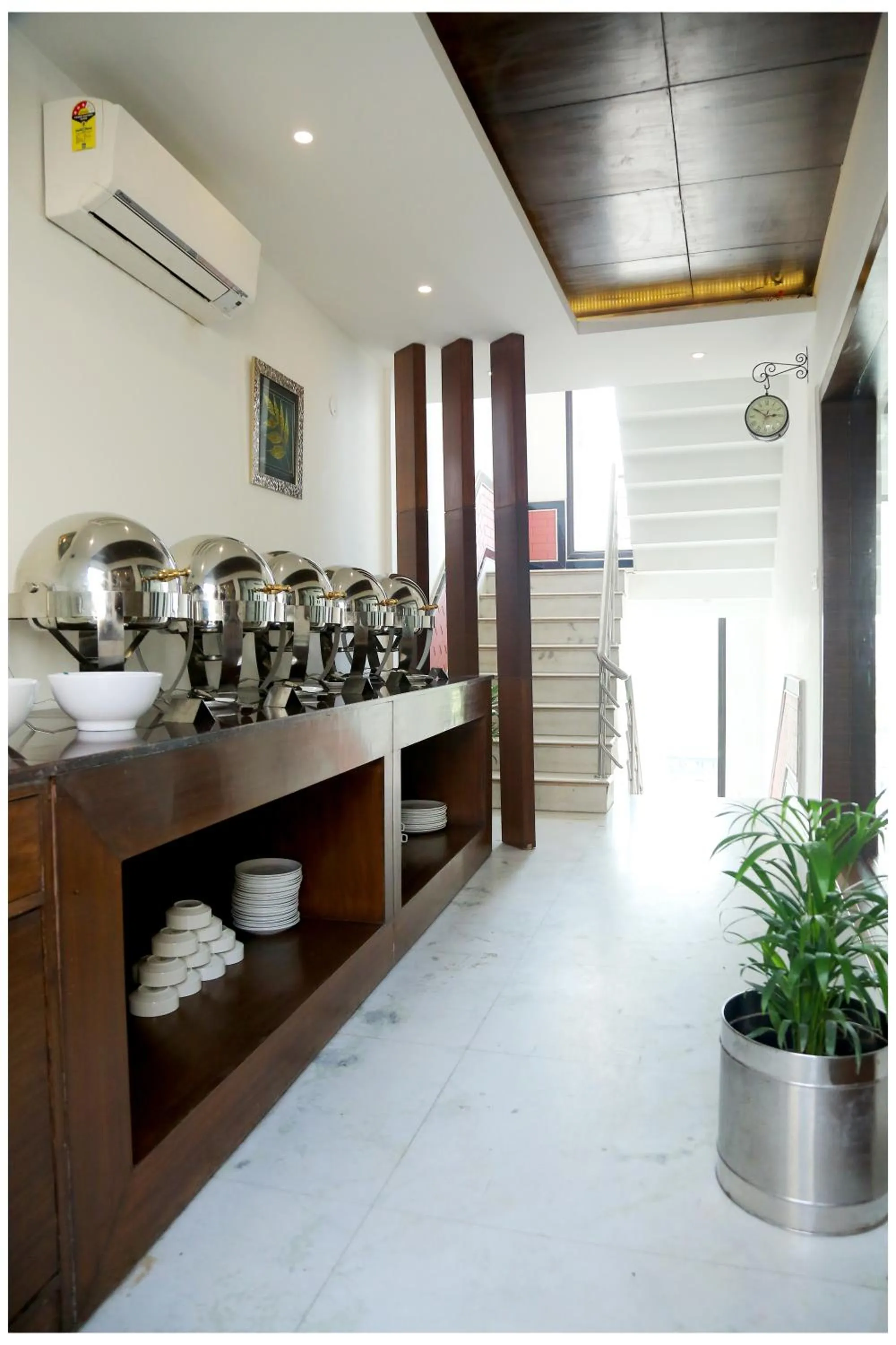 Buffet breakfast in Hotel The R Blues - Near IGI Airport New Delhi