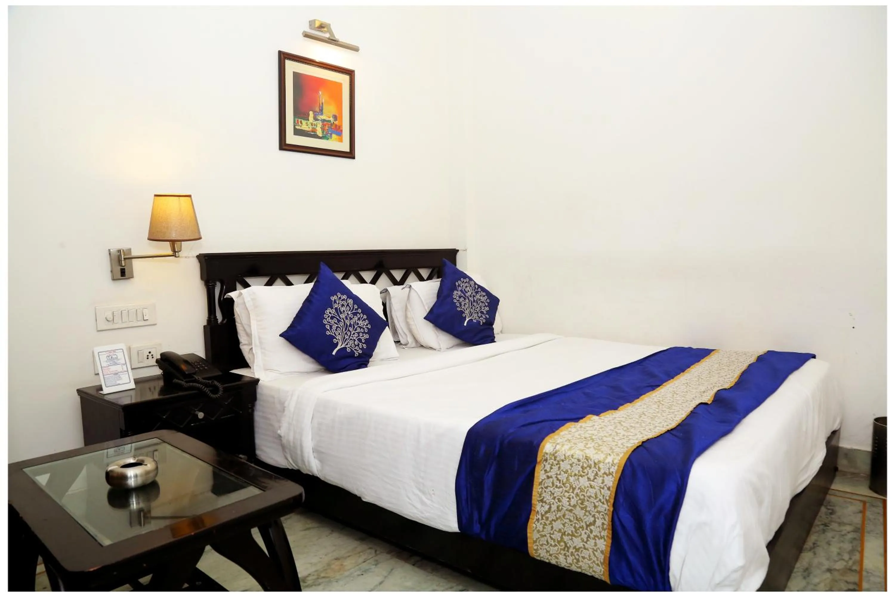 Photo of the whole room, Bed in Hotel The R Blues - Near IGI Airport New Delhi