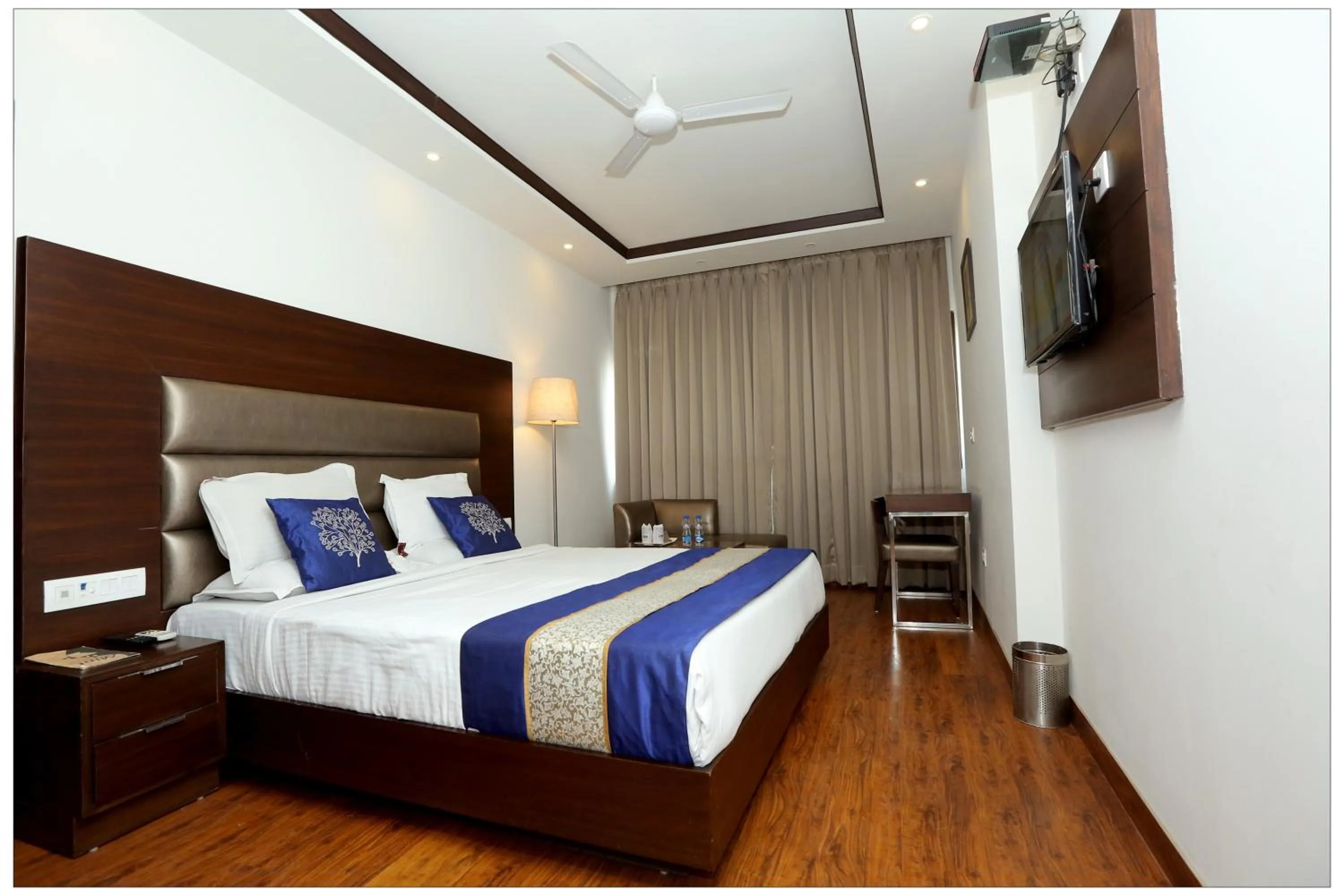 Bedroom, Bed in Hotel The R Blues - Near IGI Airport New Delhi