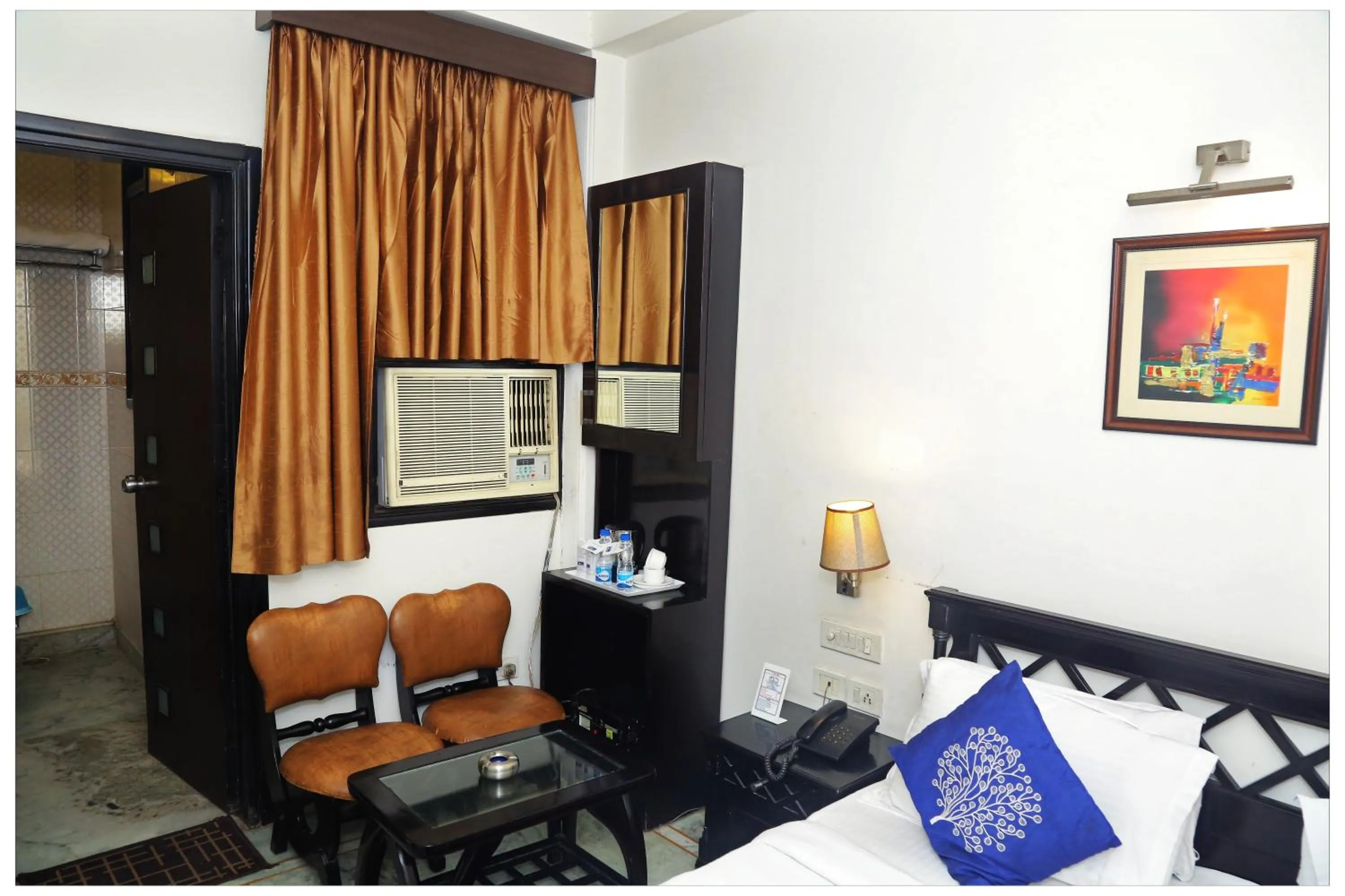 Photo of the whole room in Hotel The R Blues - Near IGI Airport New Delhi