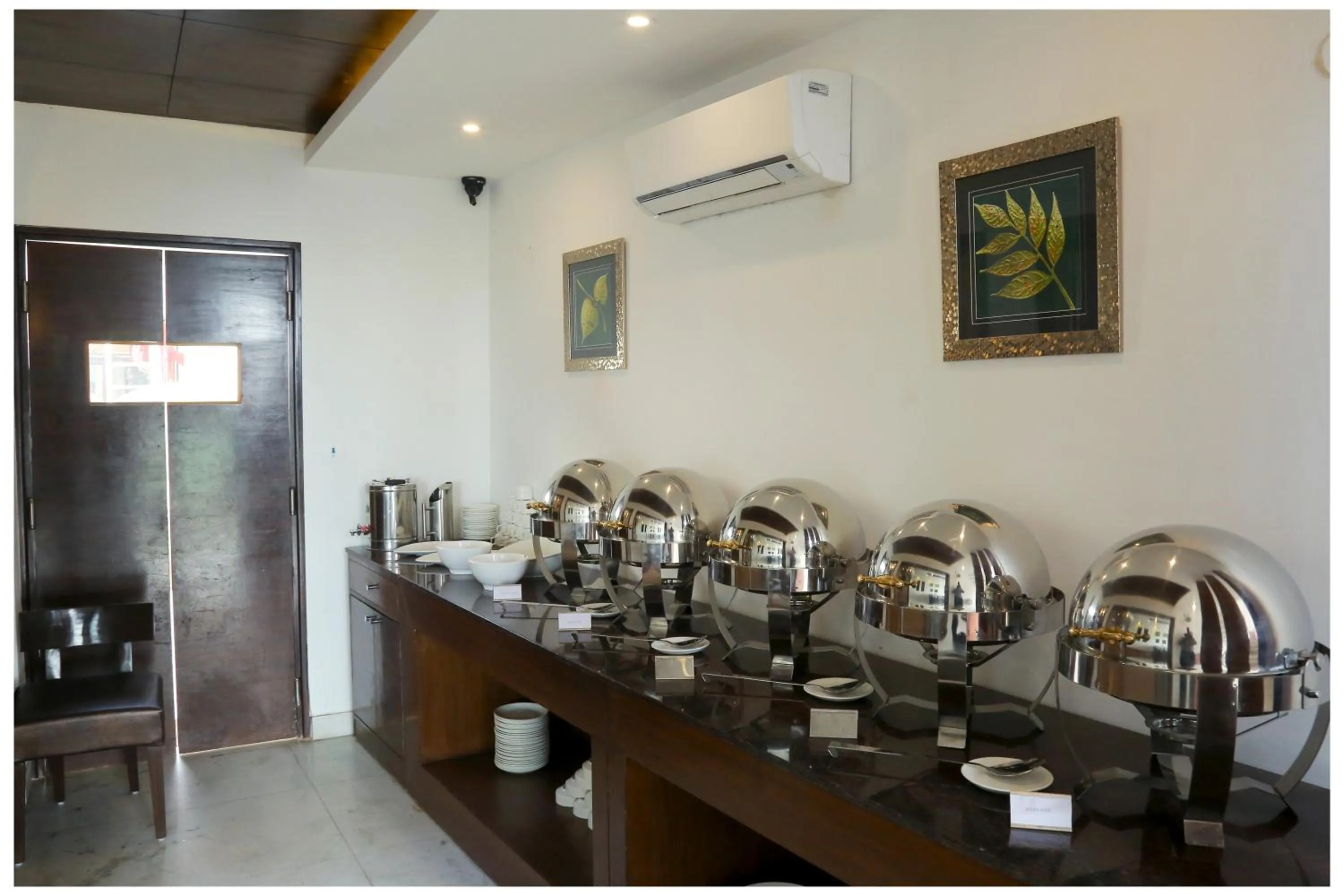 Buffet breakfast in Hotel The R Blues - Near IGI Airport New Delhi