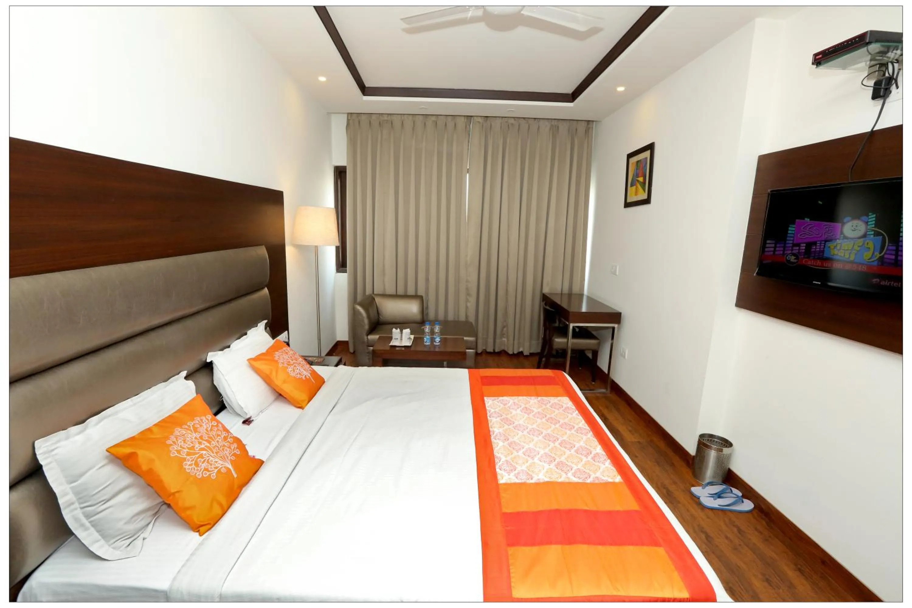 Photo of the whole room, Bed in Hotel The R Blues - Near IGI Airport New Delhi