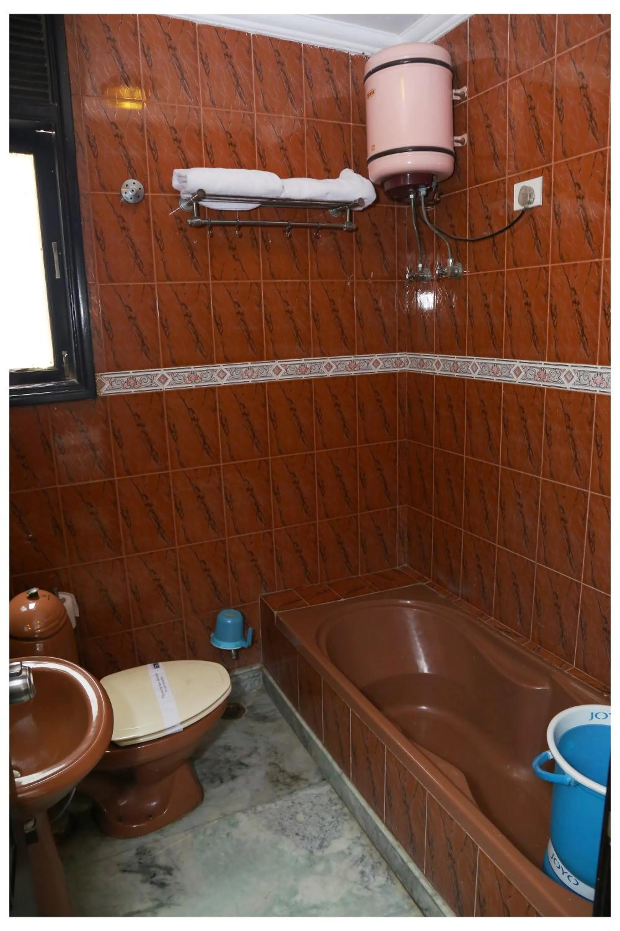 Bathroom in Hotel The R Blues - Near IGI Airport New Delhi