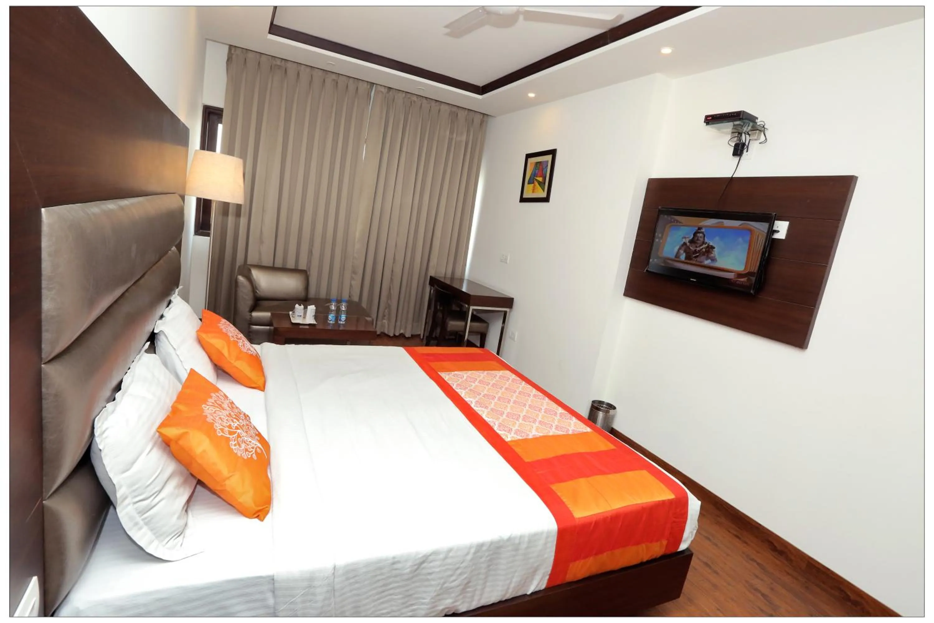 Photo of the whole room, Bed in Hotel The R Blues - Near IGI Airport New Delhi