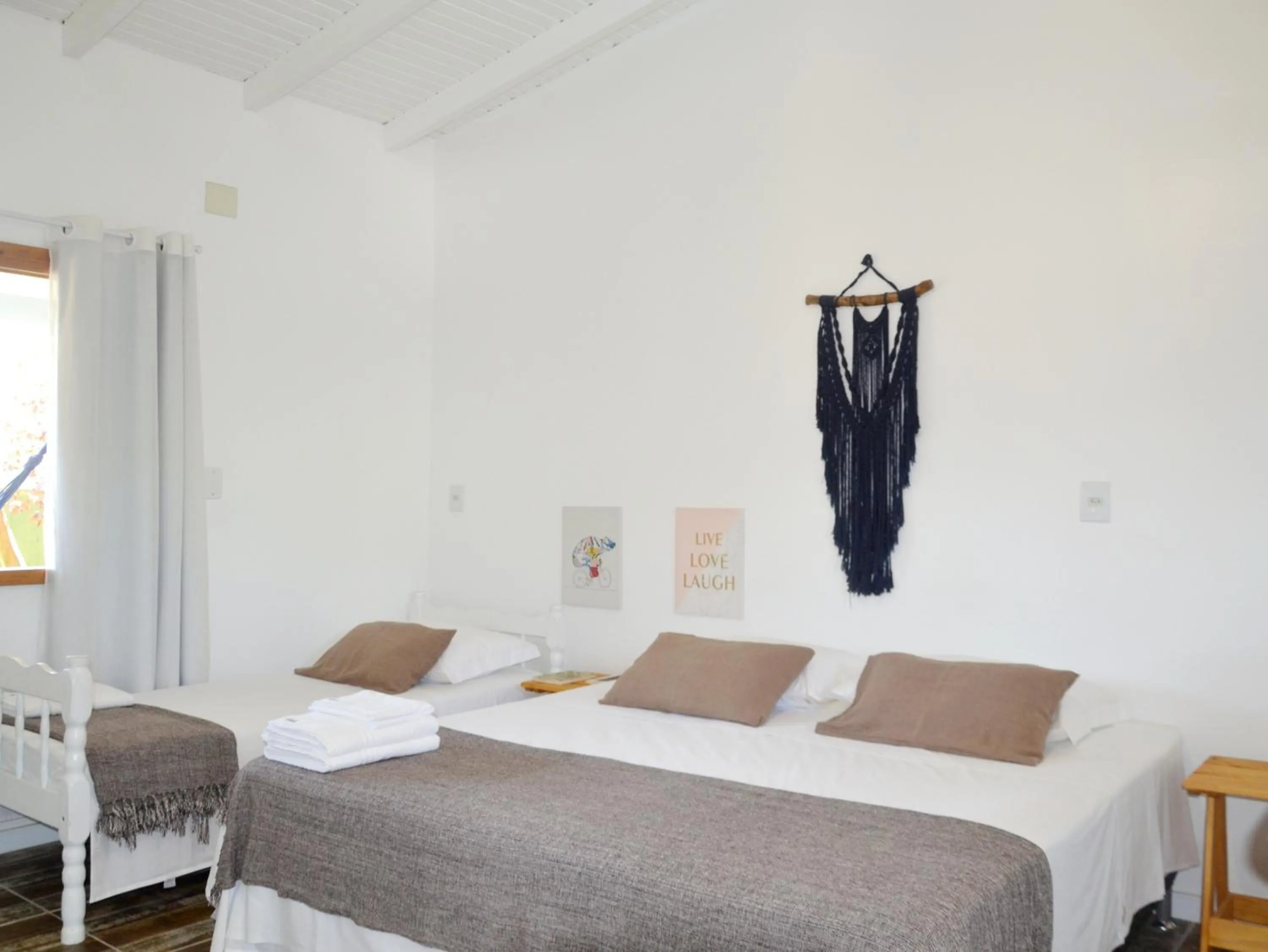 Photo of the whole room, Bed in Pousada la Boheme Guarda do Embaú - SC