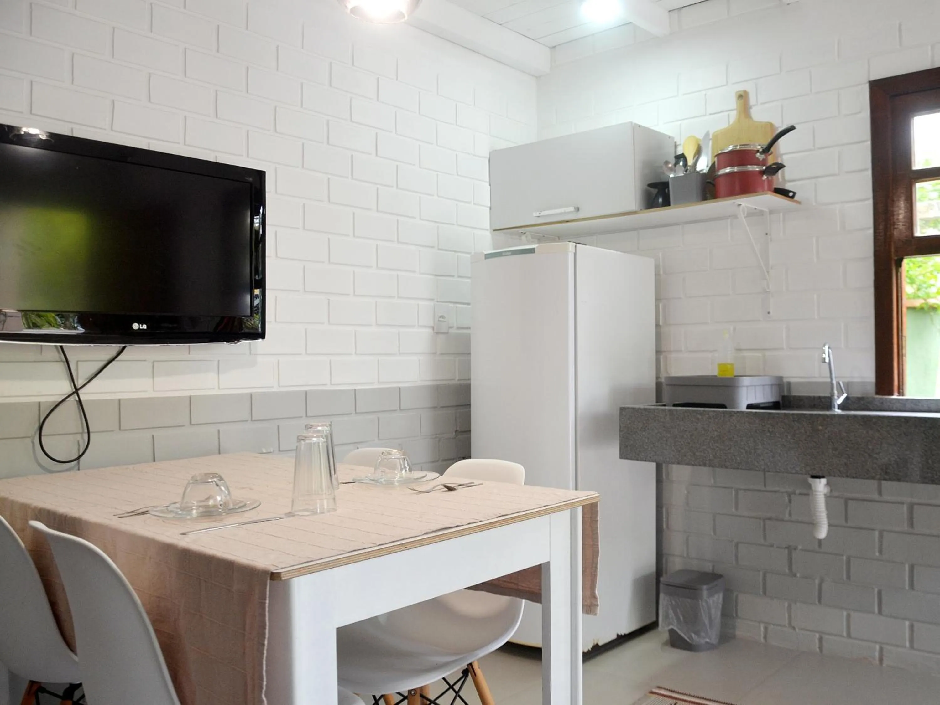 Kitchen or kitchenette in Pousada la Boheme Guarda do Embaú - SC