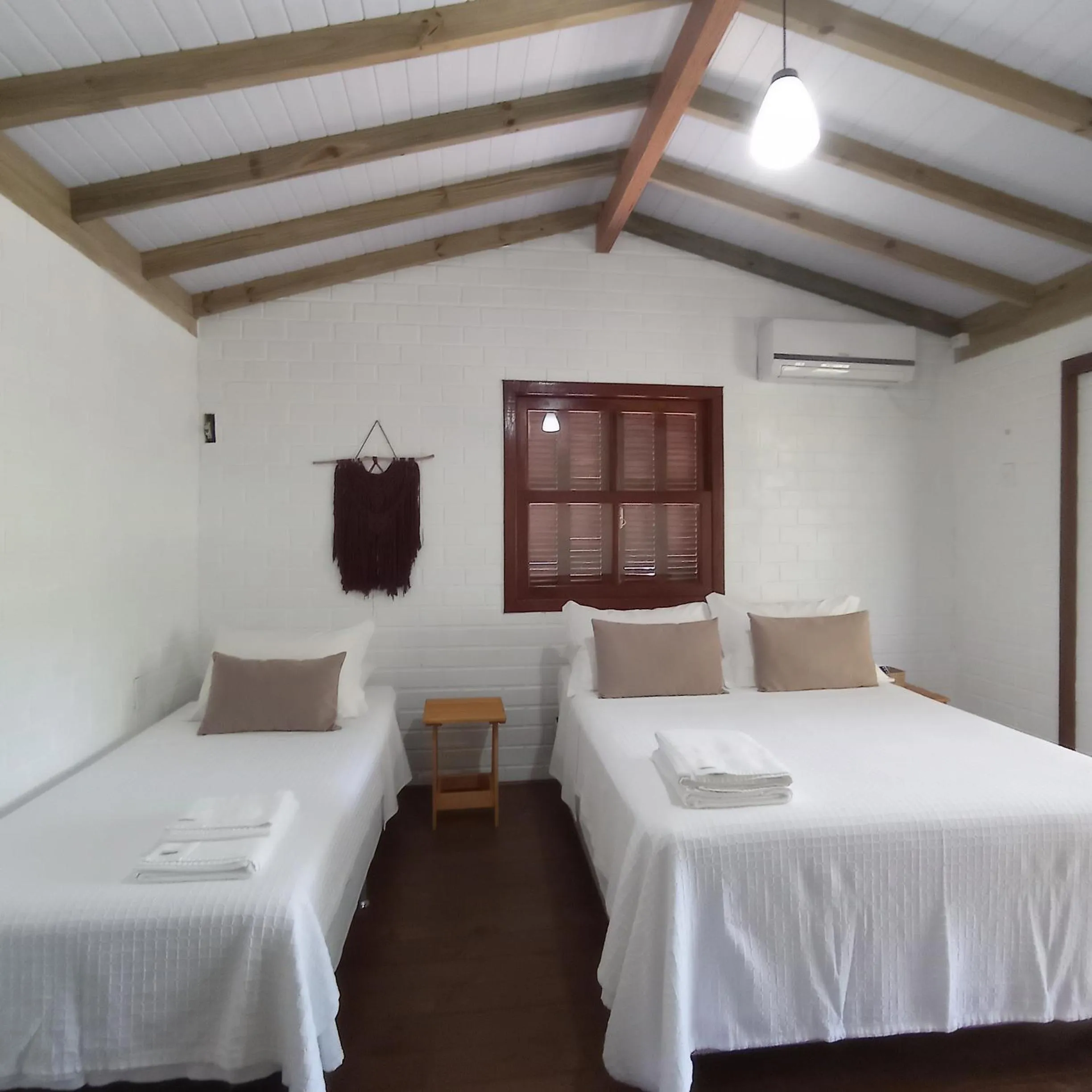 Photo of the whole room, Bed in Pousada la Boheme Guarda do Embaú - SC