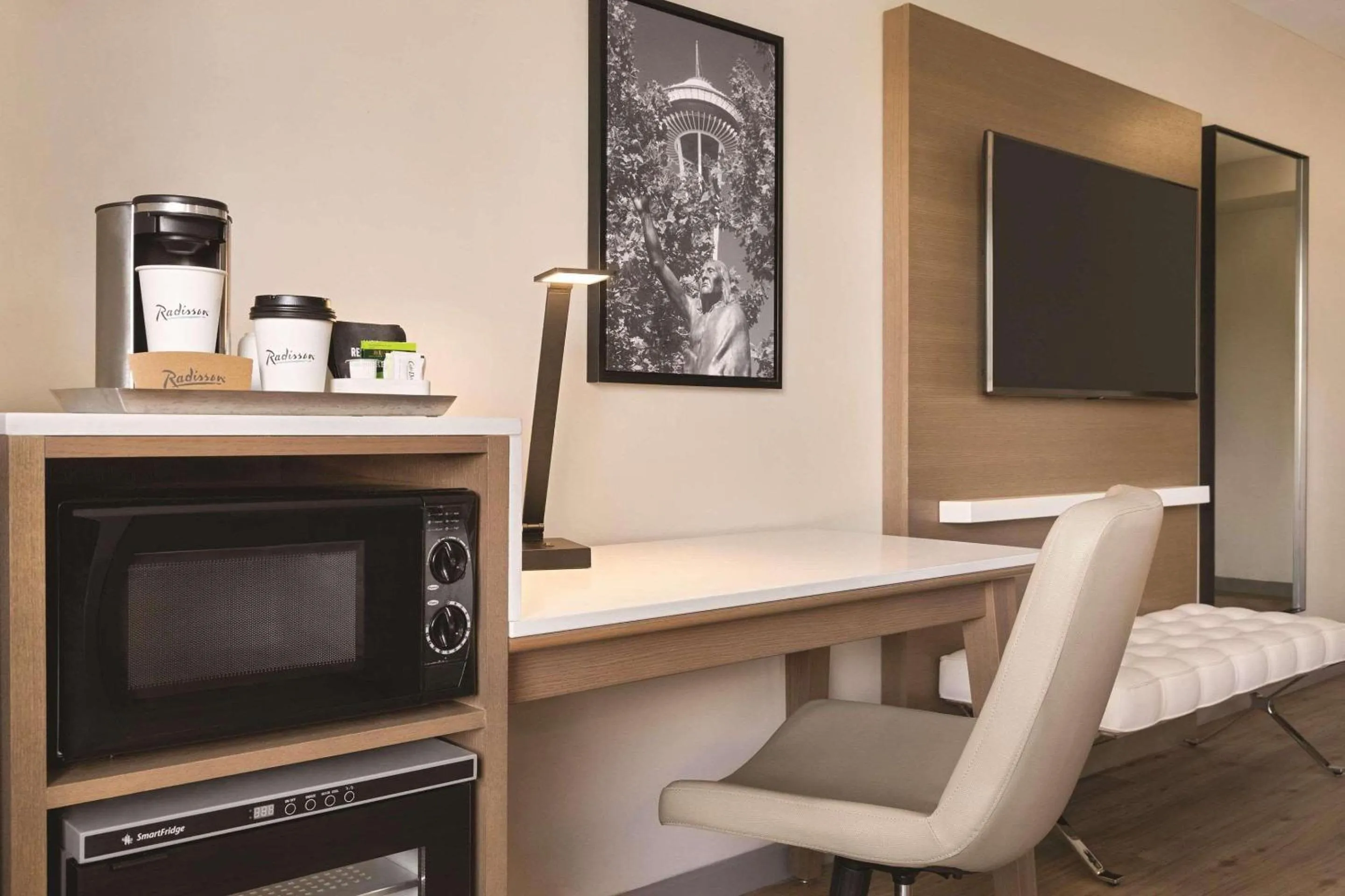 Bedroom in Radisson Hotel Seattle Airport