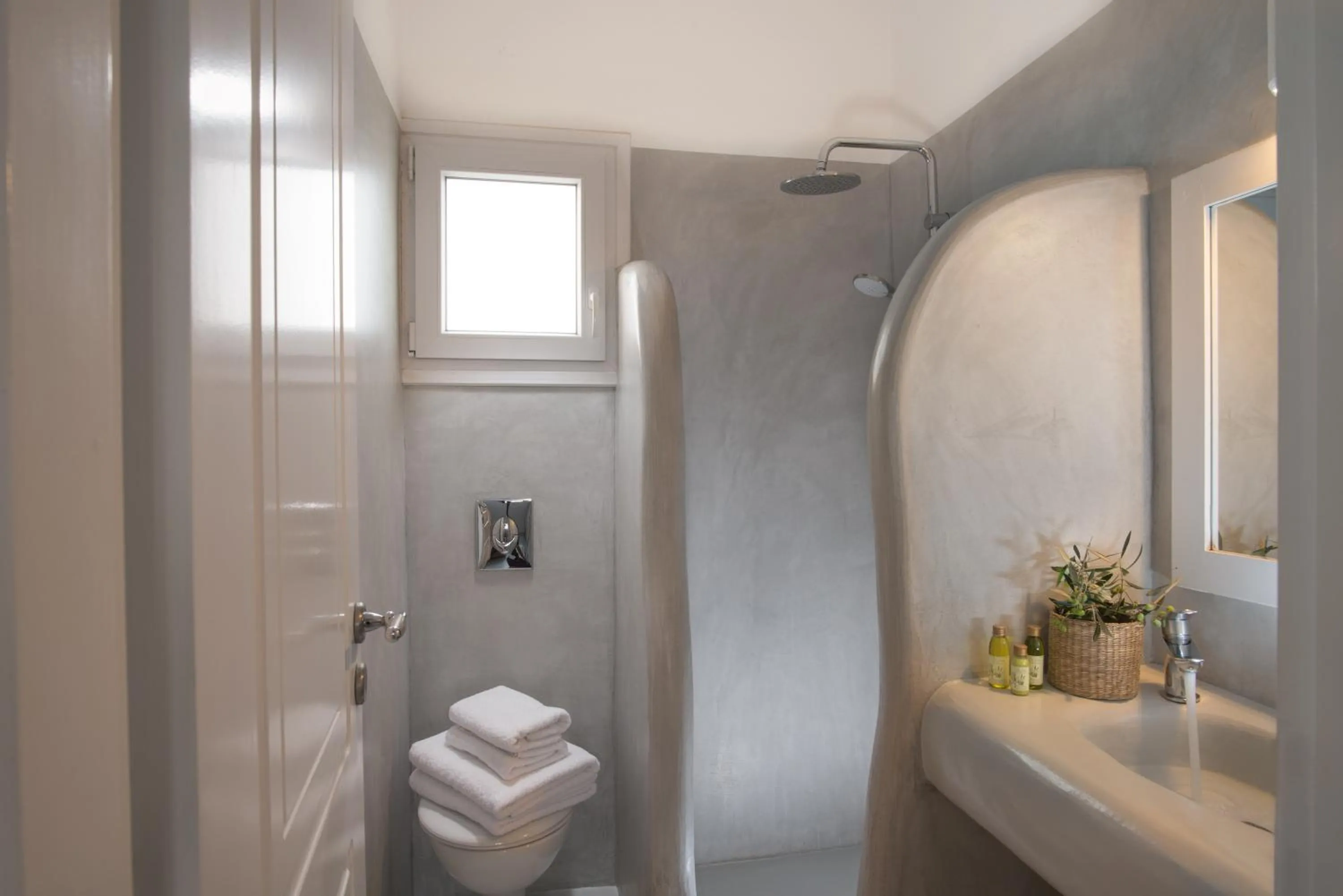 Toilet in Perla Suites - Delmar Collection