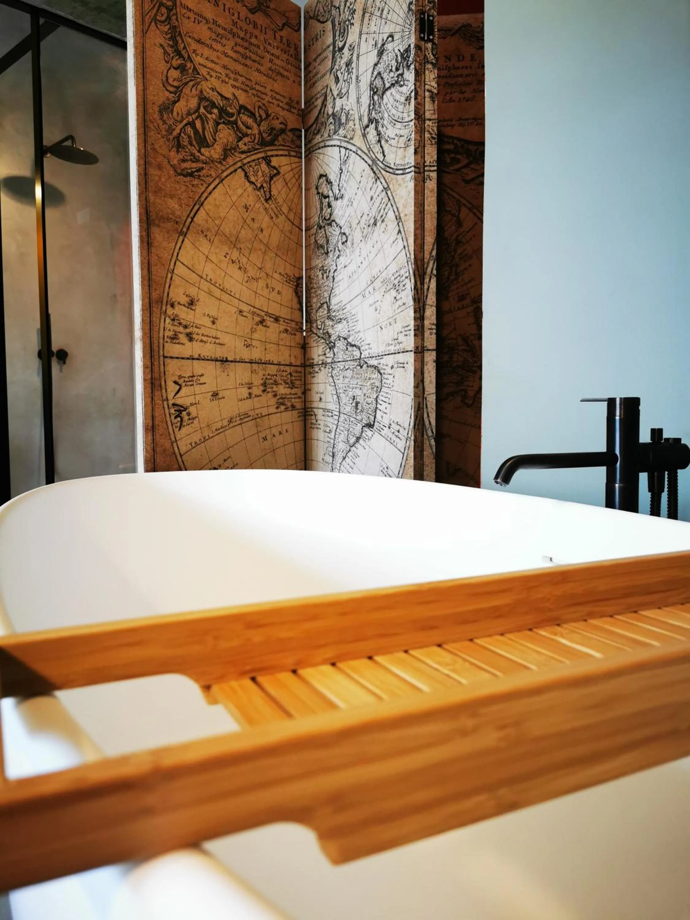 Bathroom, Bed in Hotel La Zoologie & Spa Bordeaux