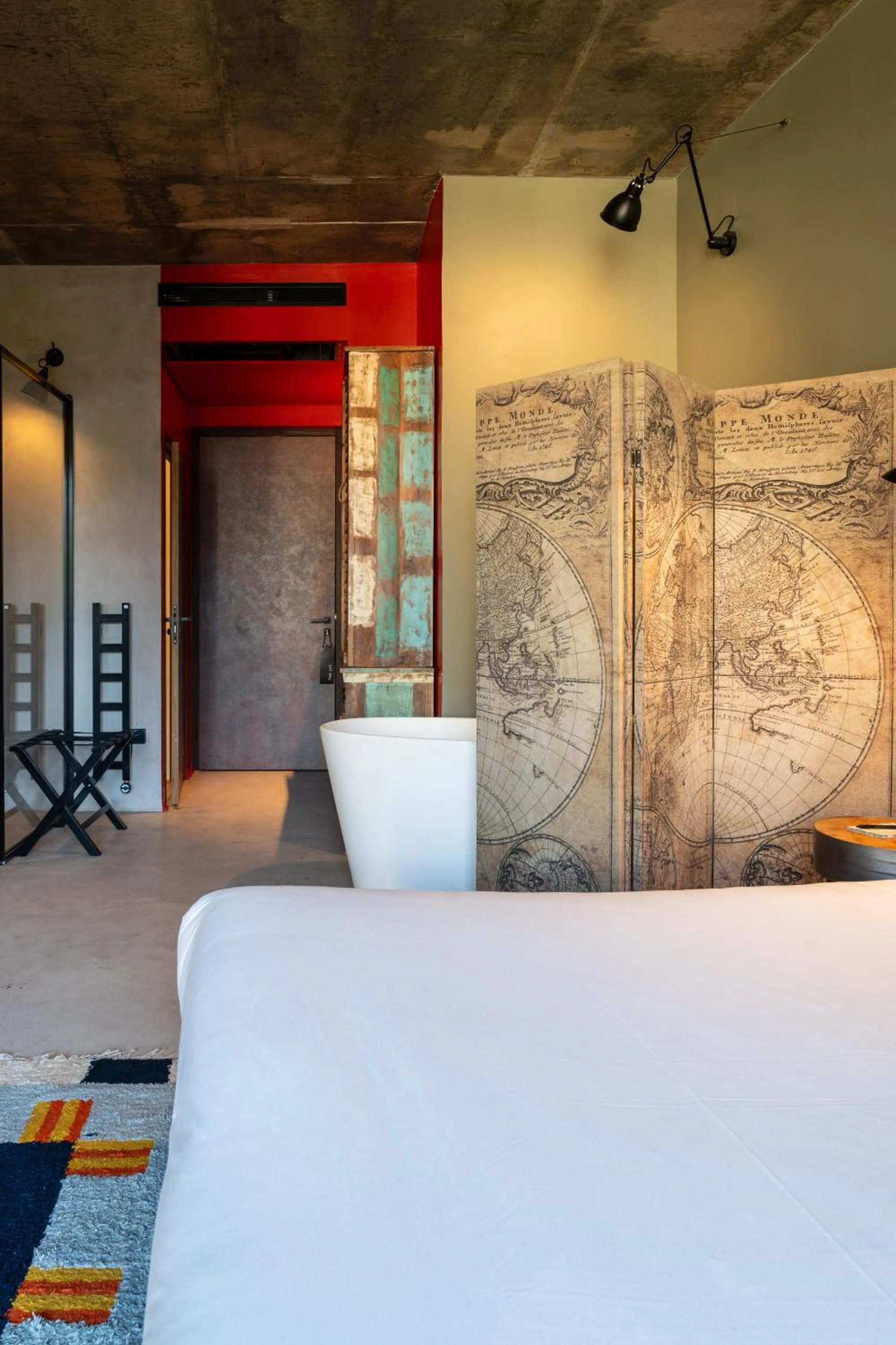 View (from property/room), Bed in Hotel La Zoologie & Spa Bordeaux