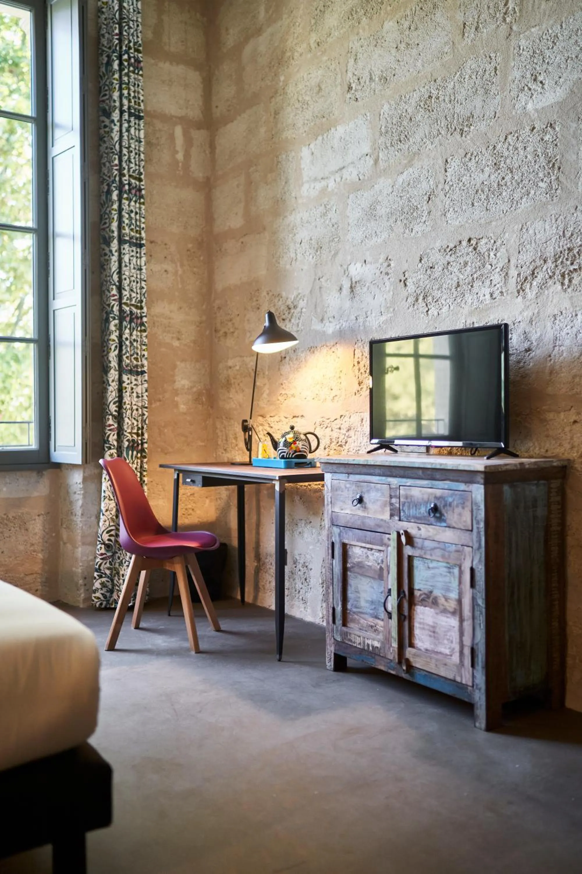 TV and multimedia in Hotel La Zoologie & Spa Bordeaux