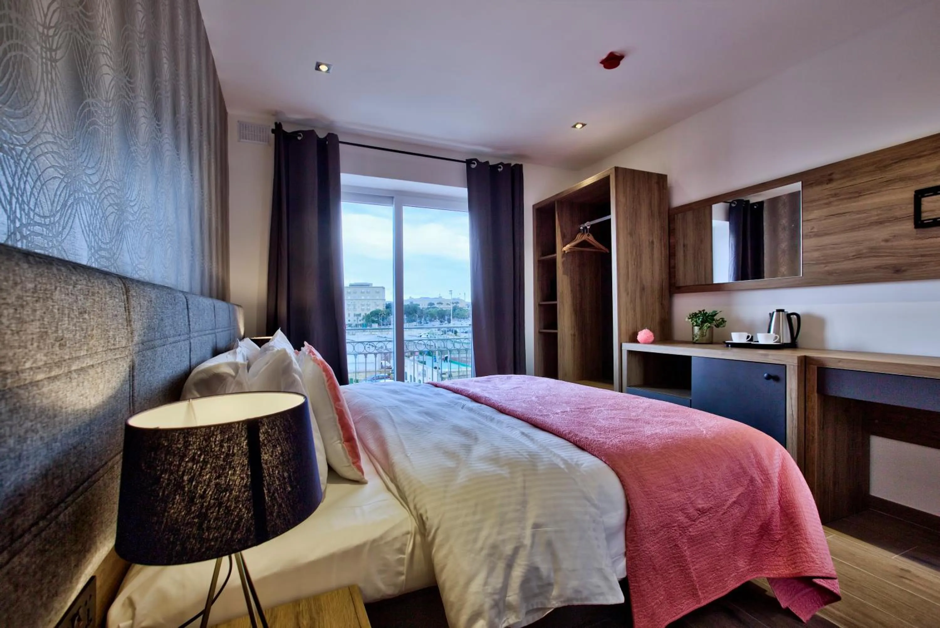 Bed in Tritoni Valletta Boutique Hotel