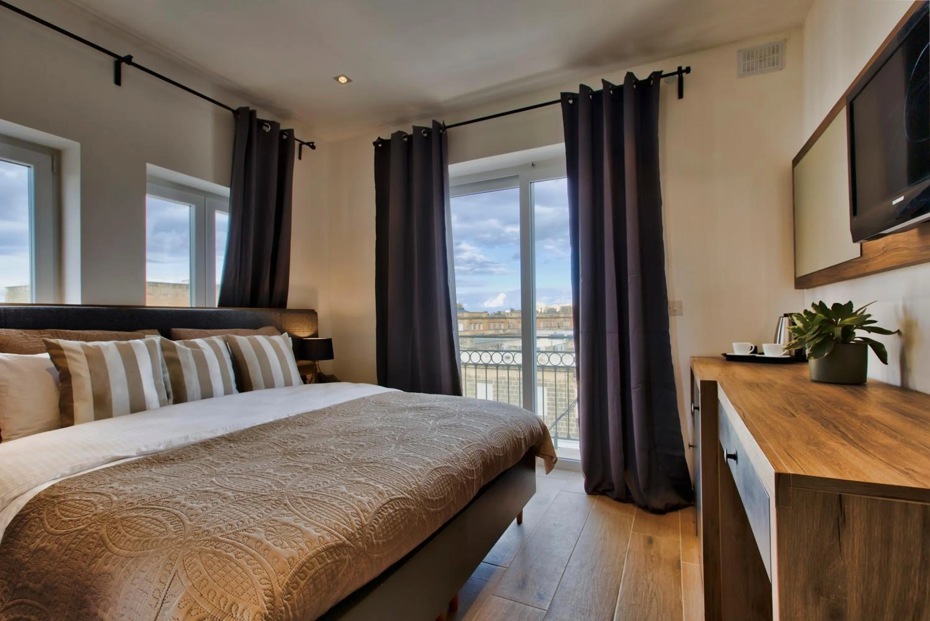 Bed in Tritoni Valletta Boutique Hotel