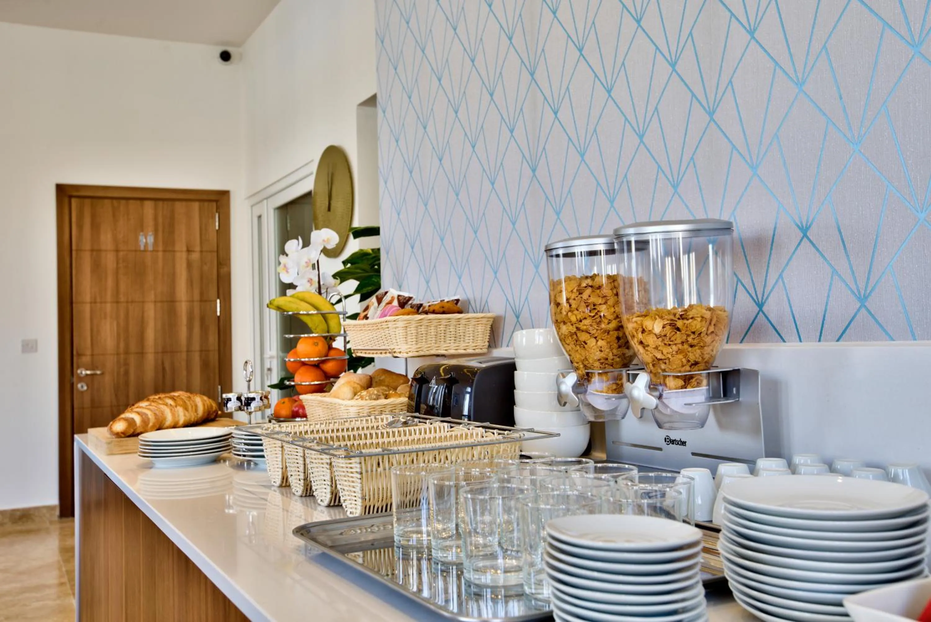 Food and drinks in Tritoni Valletta Boutique Hotel