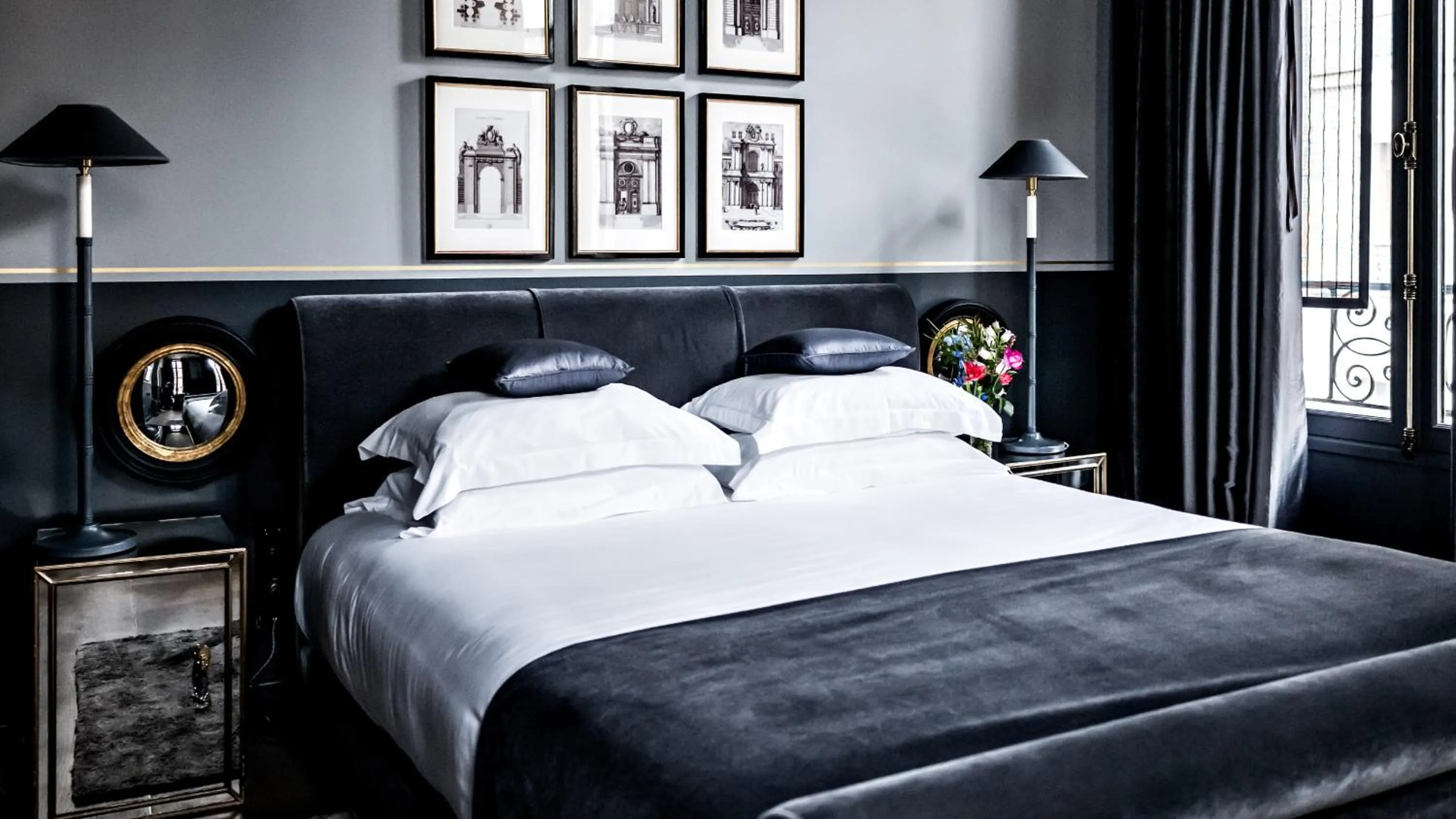 Bed in Monsieur George Hotel & Spa - Champs-Elysées