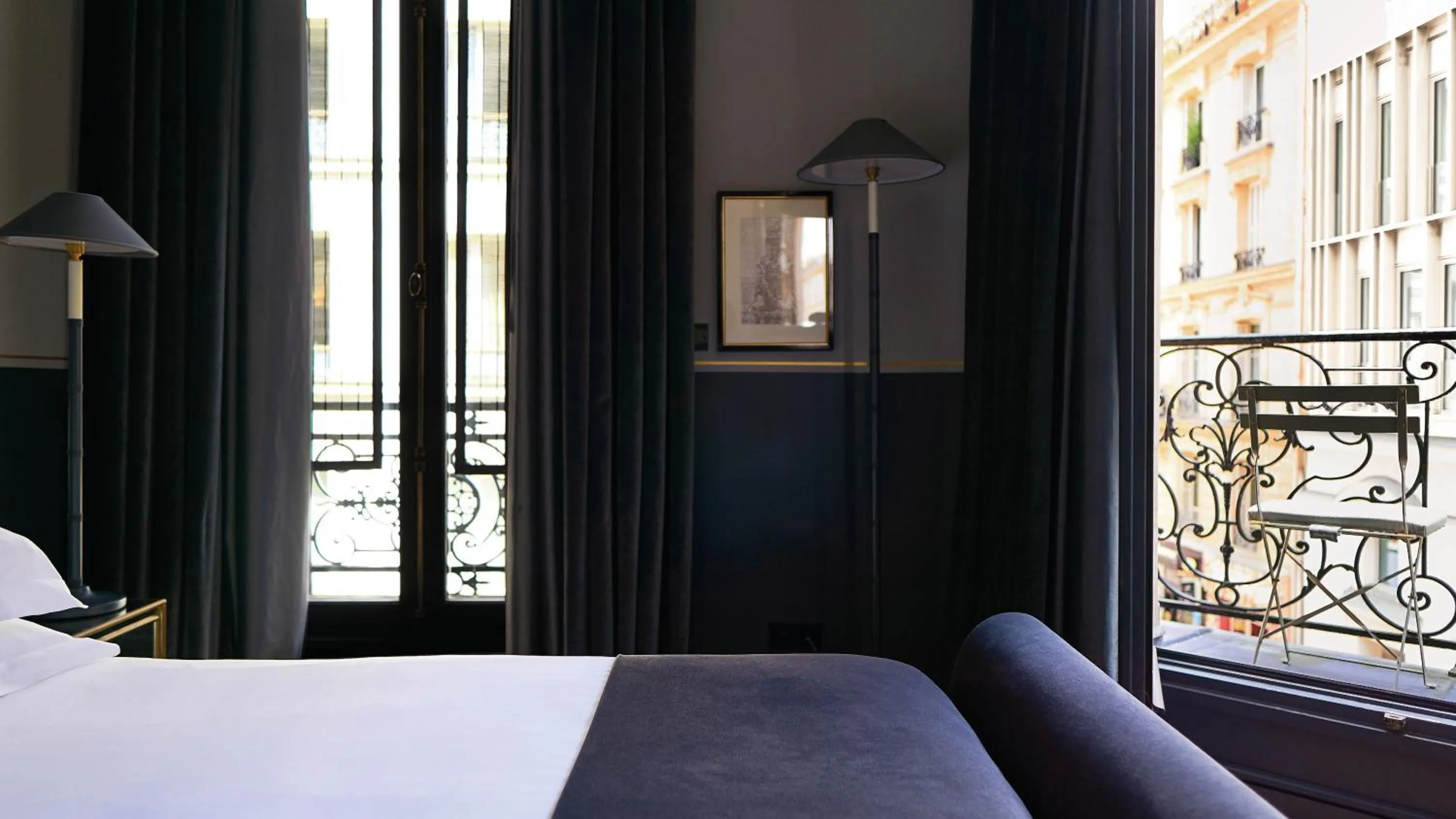 Balcony/Terrace, Bed in Monsieur George Hotel & Spa - Champs-Elysées