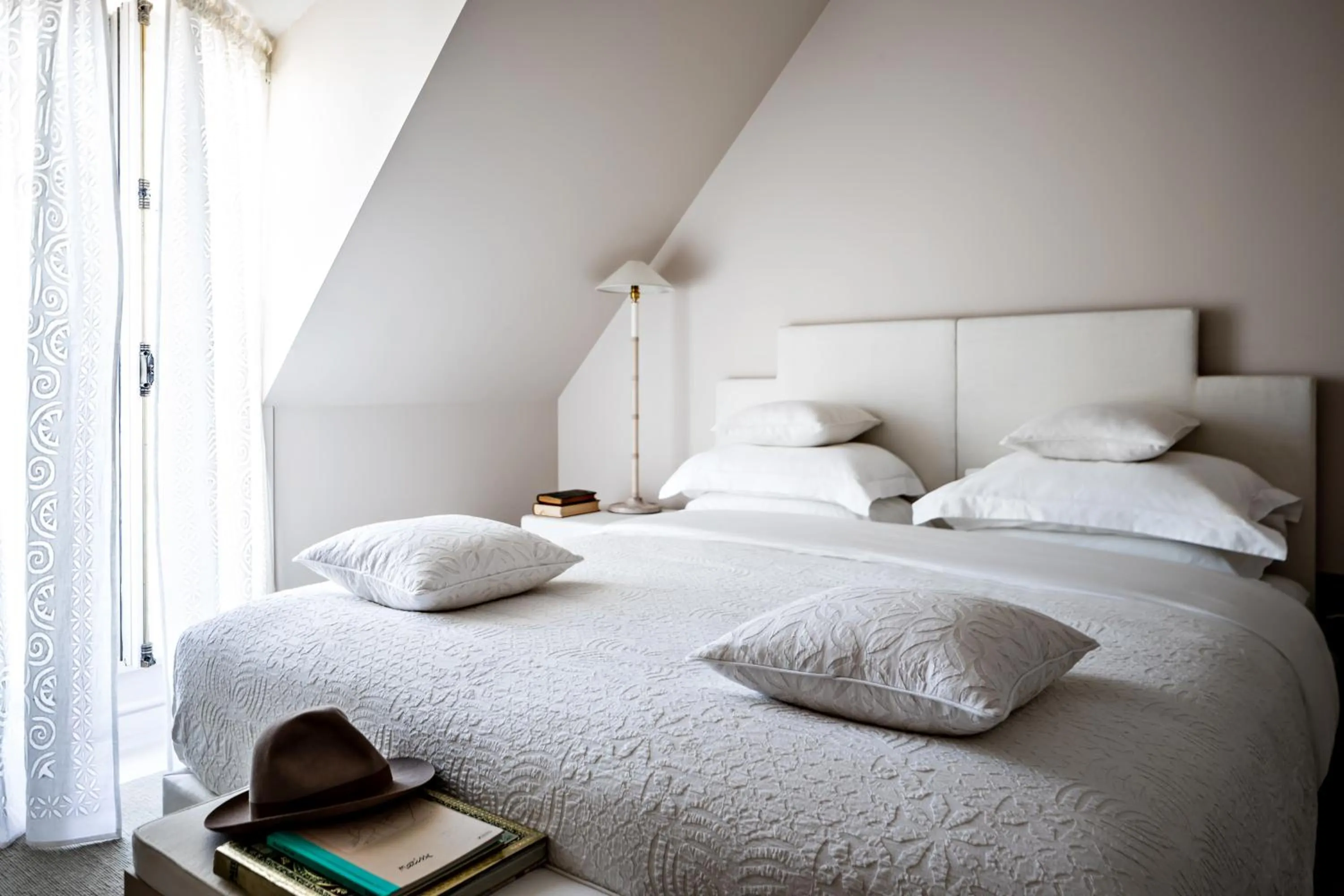 Bedroom, Bed in Monsieur George Hotel & Spa - Champs-Elysées