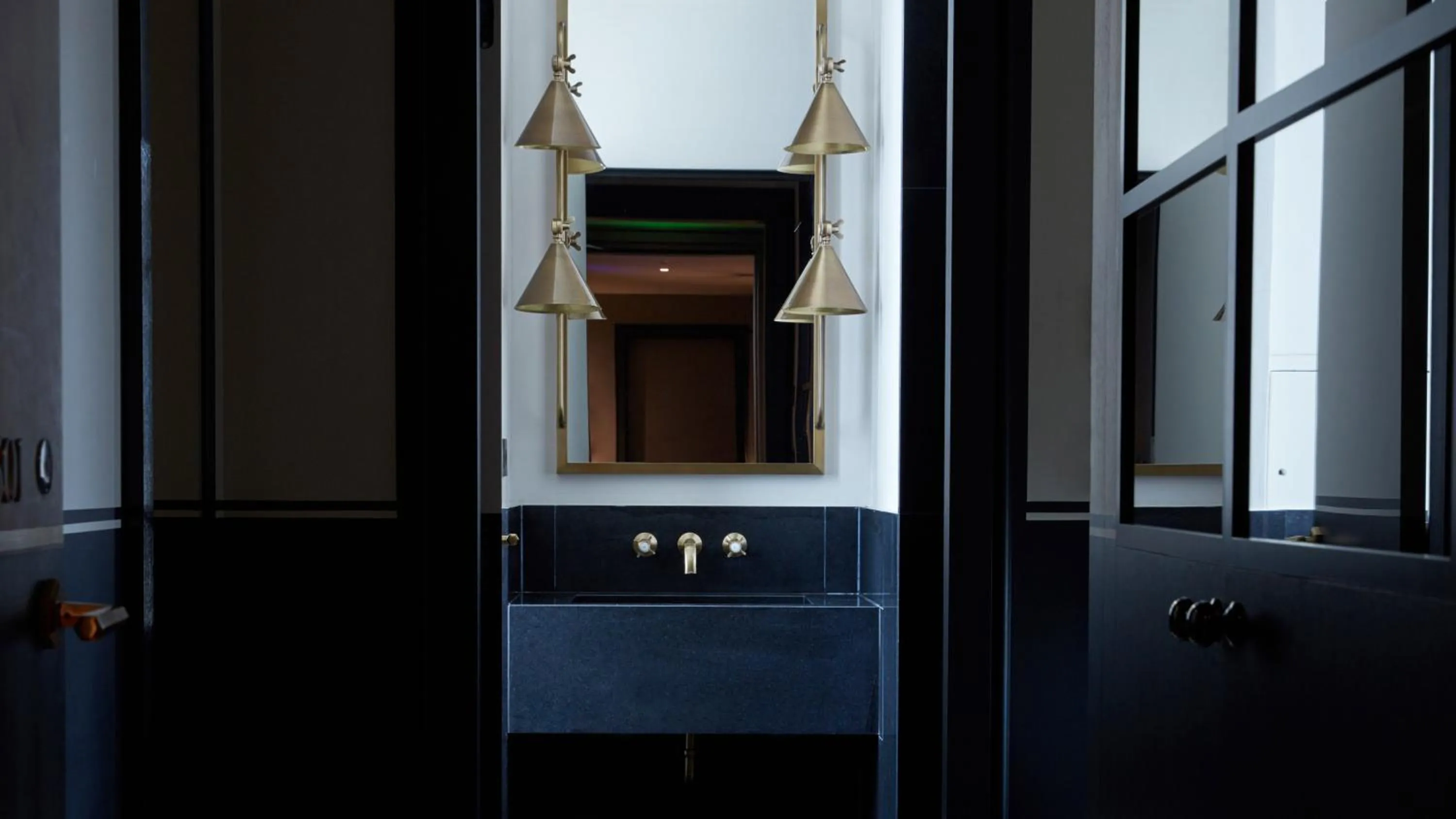 Bathroom in Monsieur George Hotel & Spa - Champs-Elysées