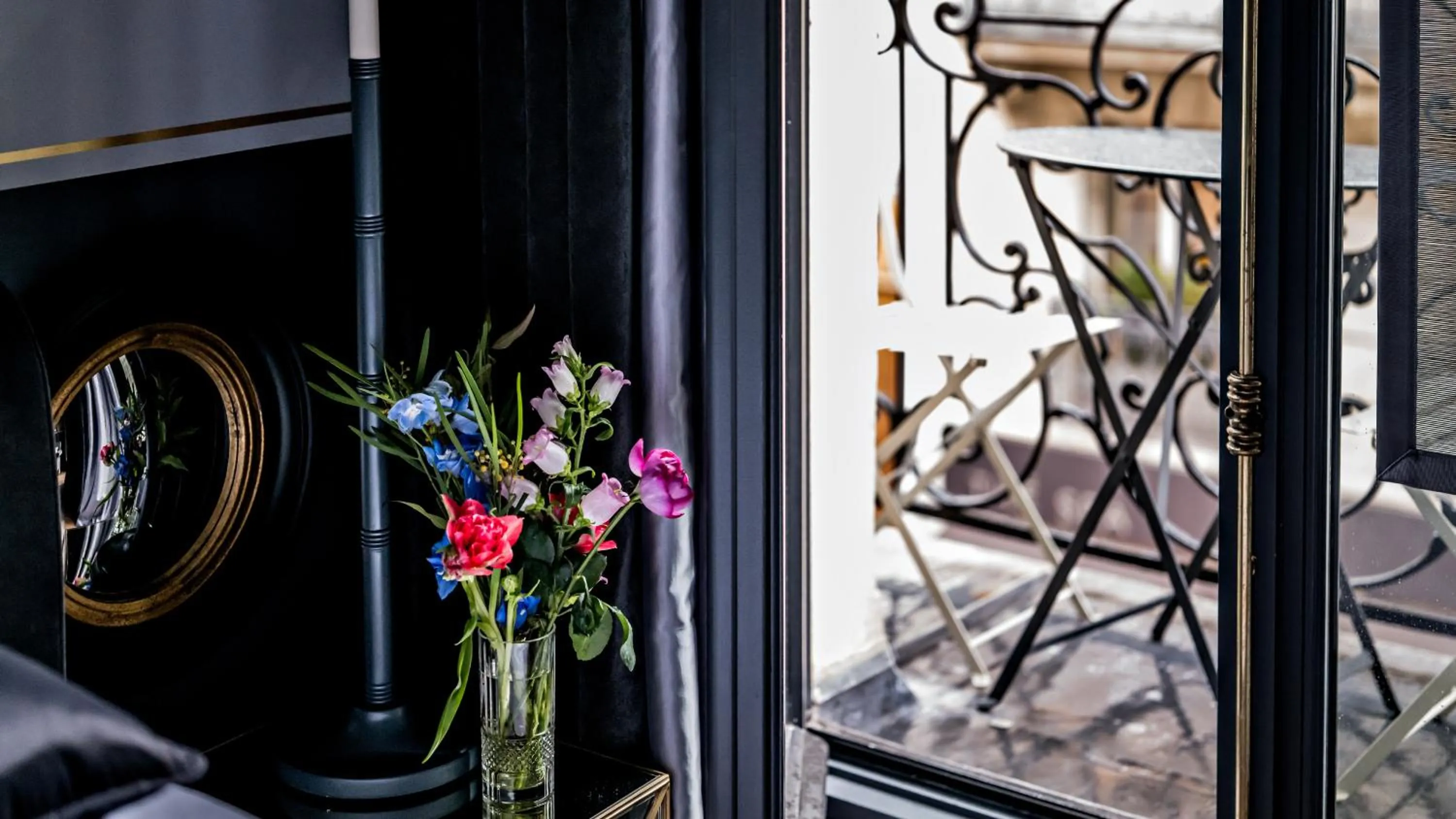 Decorative detail in Monsieur George Hotel & Spa - Champs-Elysées