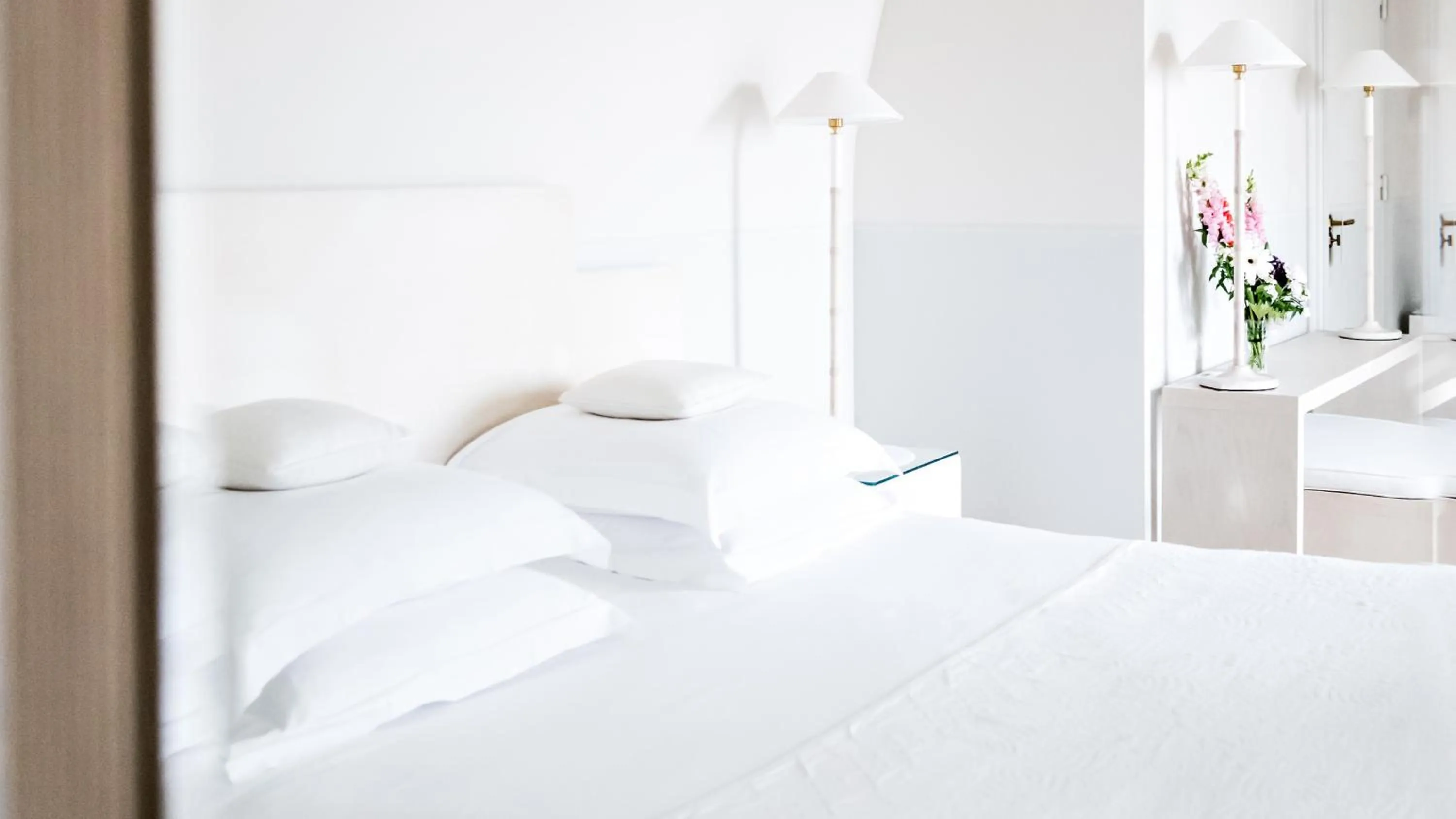 Bedroom, Bed in Monsieur George Hotel & Spa - Champs-Elysées