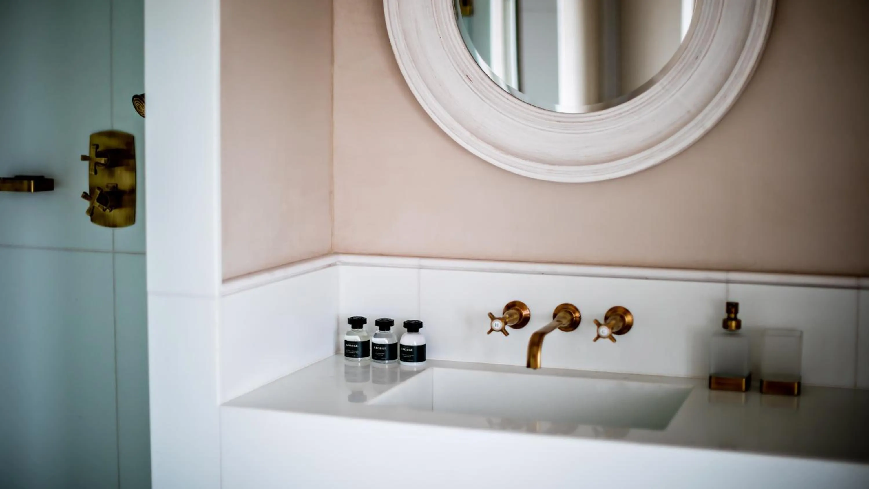 Bathroom in Monsieur George Hotel & Spa - Champs-Elysées