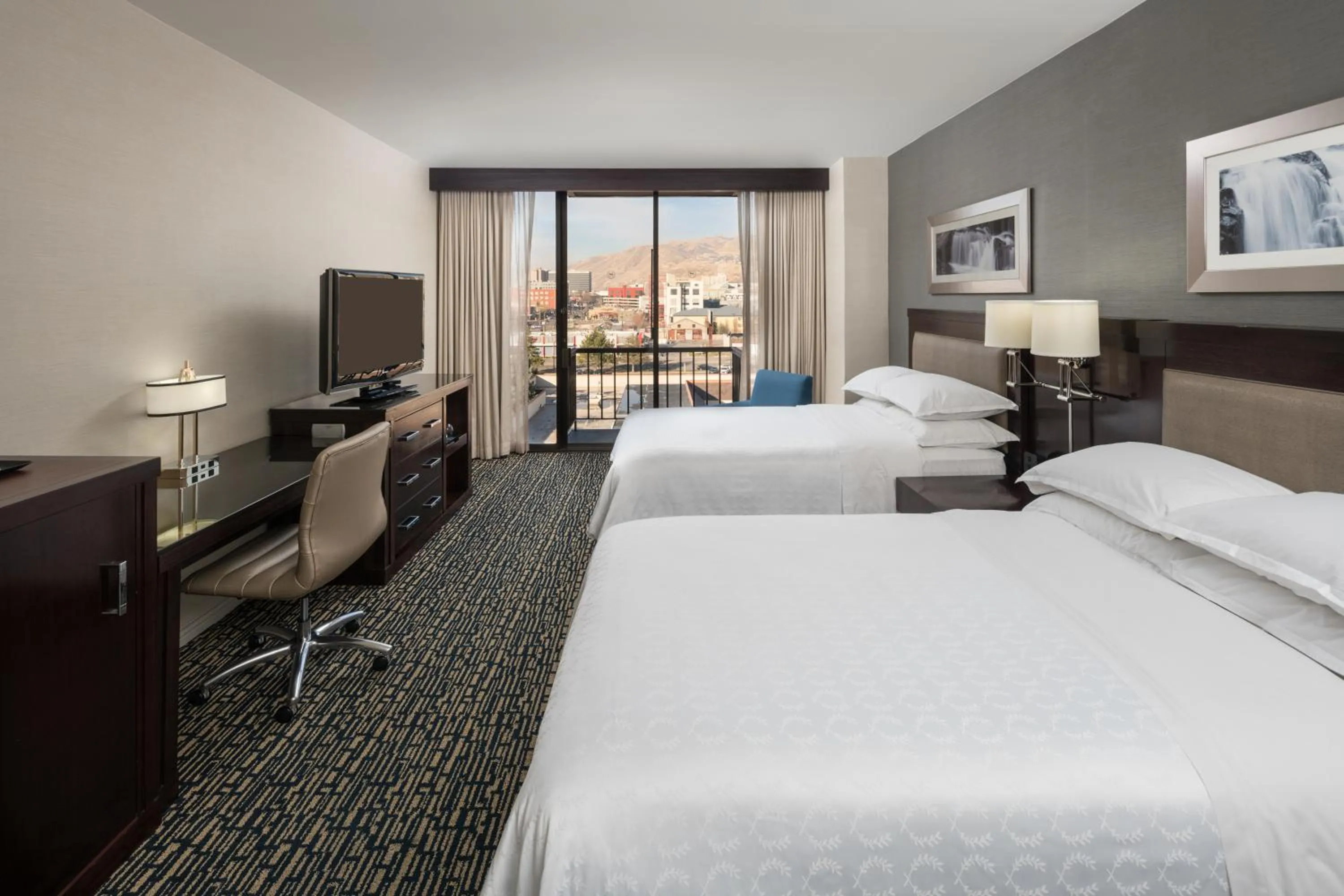 Photo of the whole room, Bed in Sheraton Salt Lake City