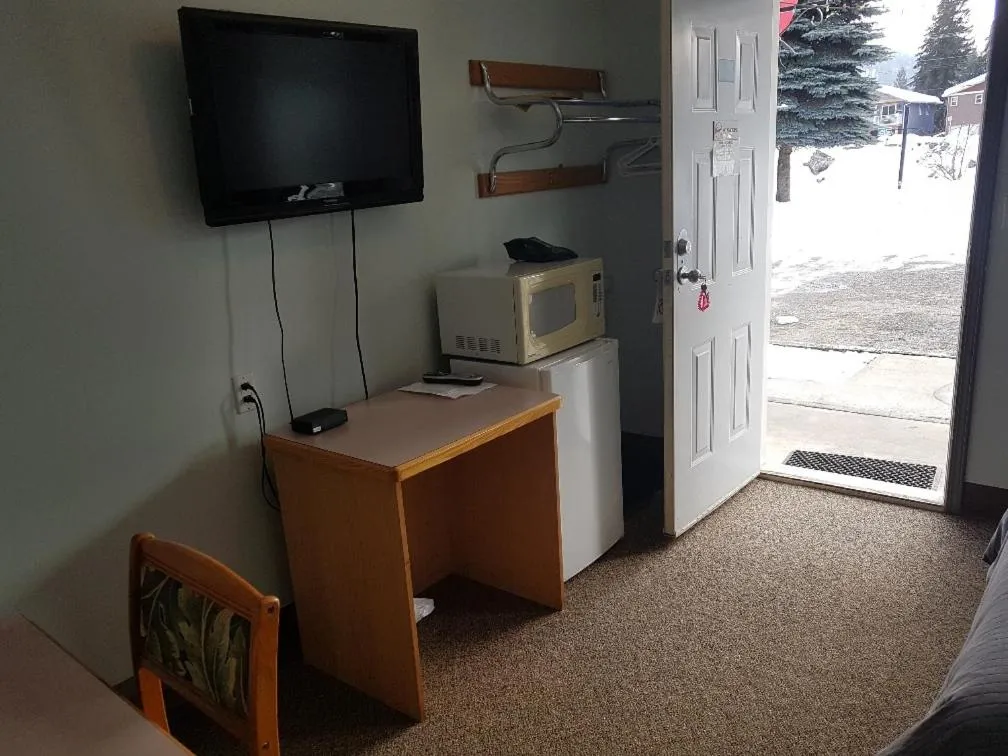 Anchor Riverfront Motel