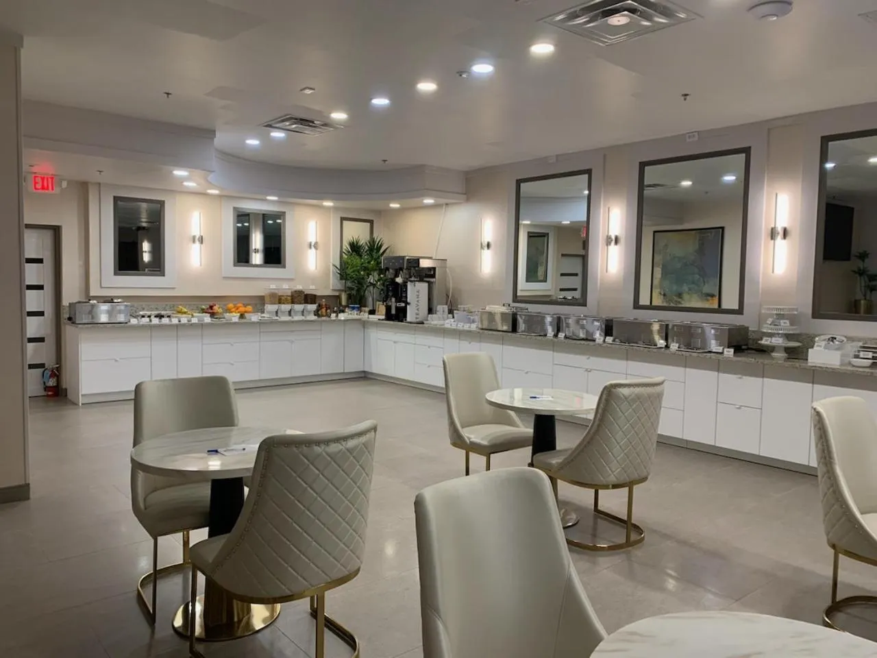 Restaurant/places to eat in Wyndham DFW Airport