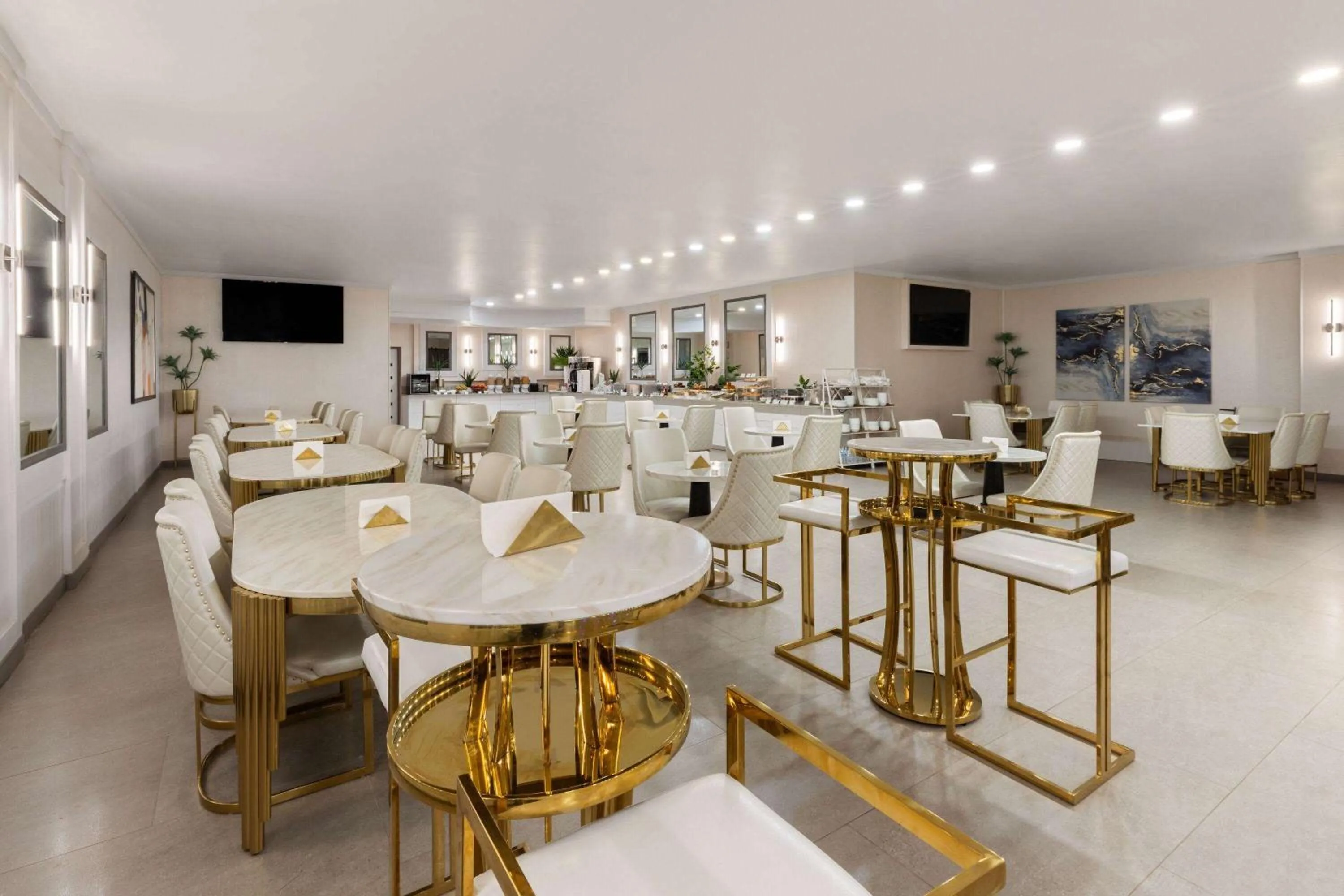 Breakfast in Wyndham DFW Airport