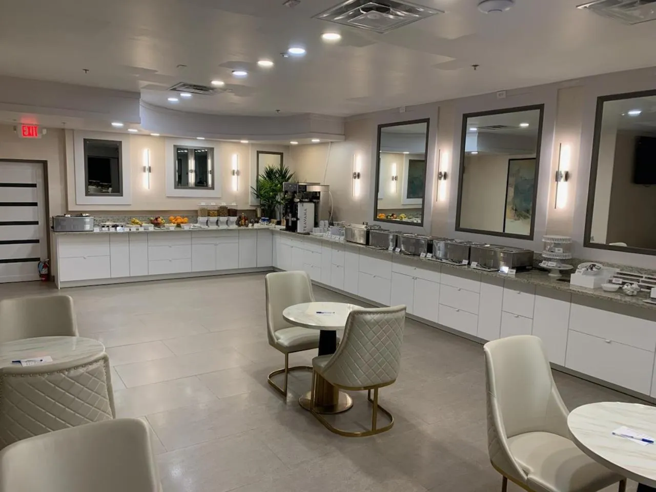 Restaurant/places to eat in Wyndham DFW Airport