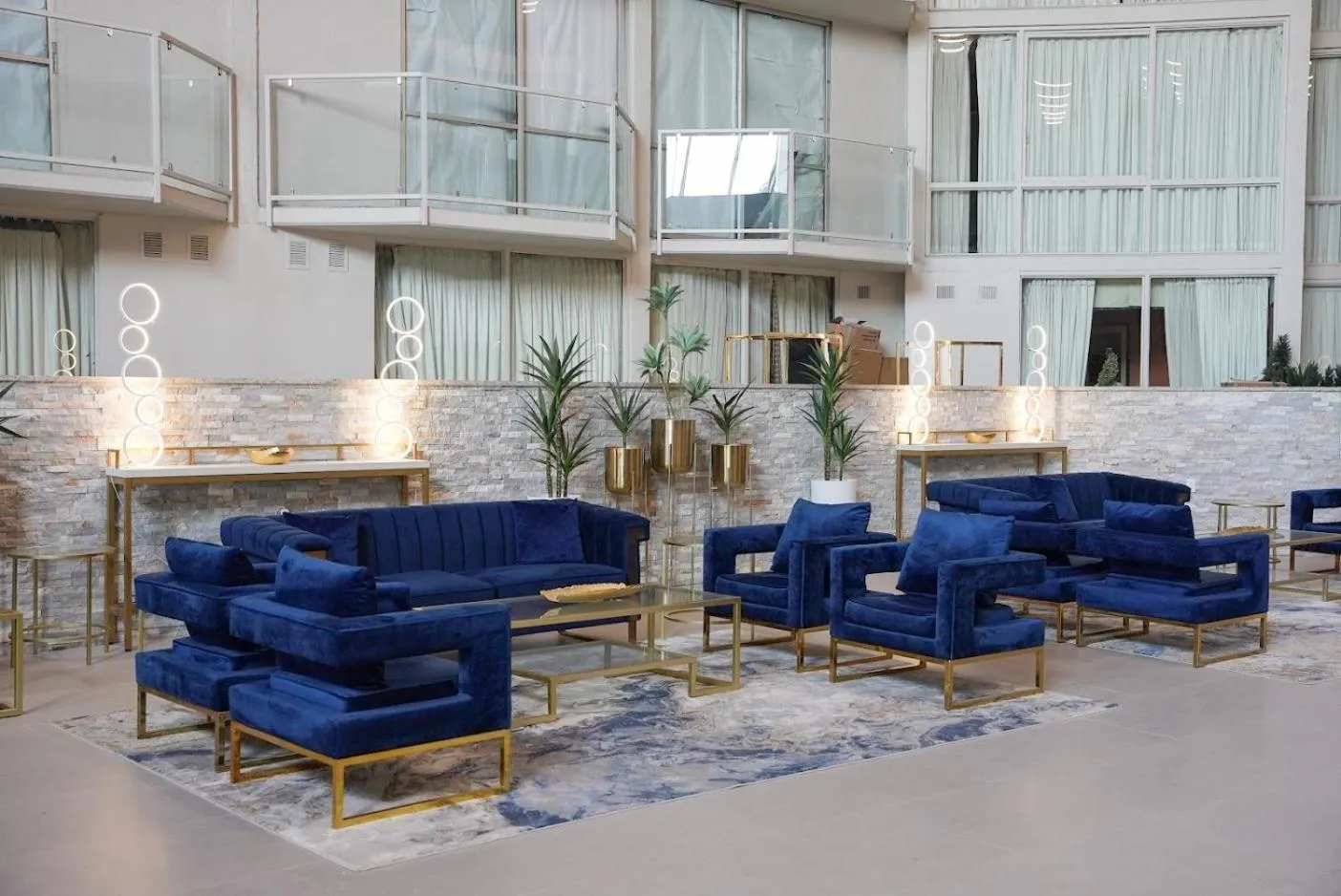 Living room in Wyndham DFW Airport