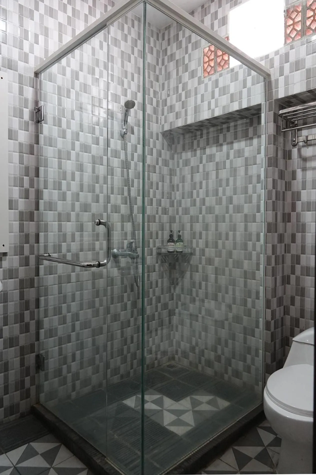 Bathroom in Baratha Hotel & Resto