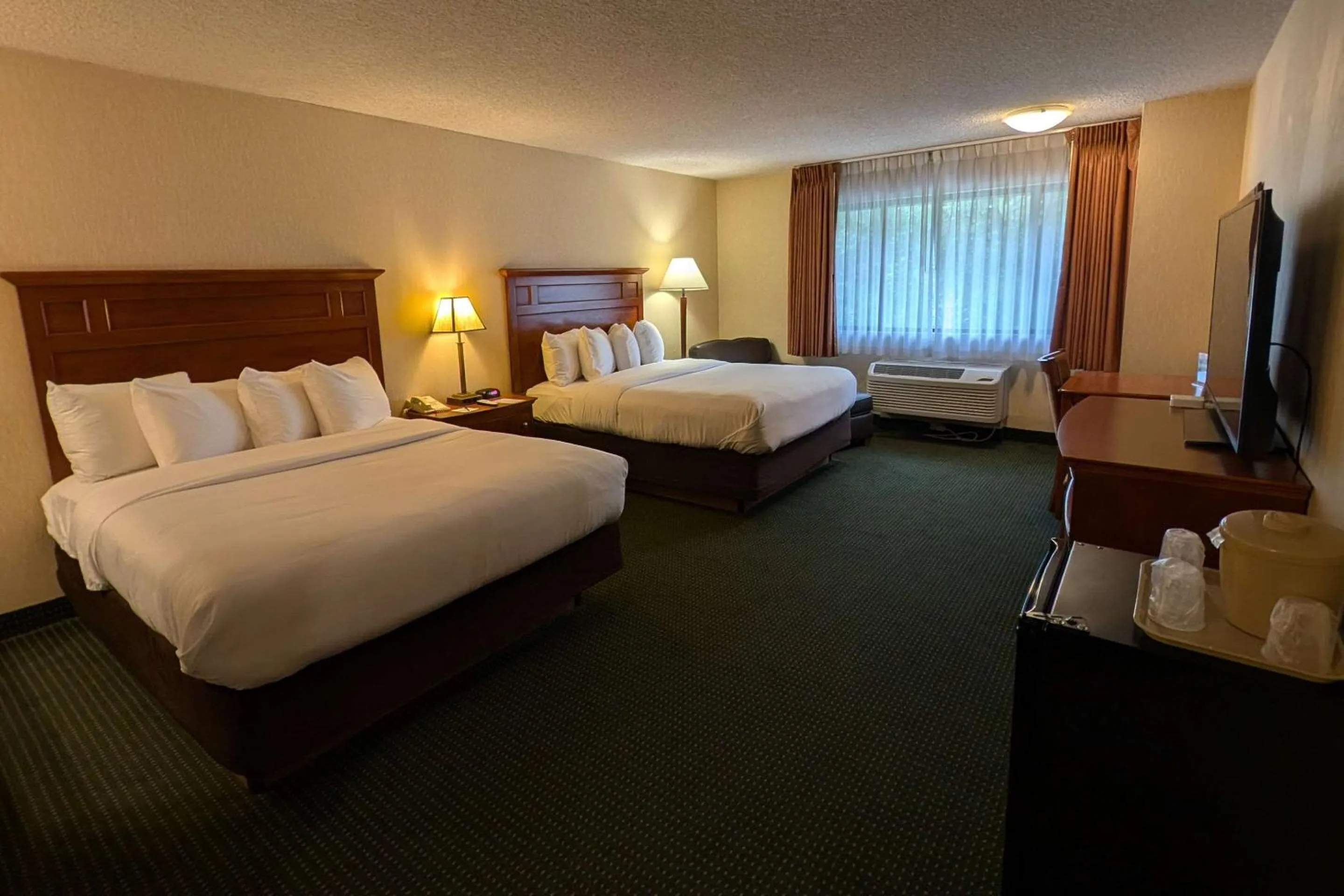 Bedroom, Bed in Comfort Inn Near Vail Beaver Creek