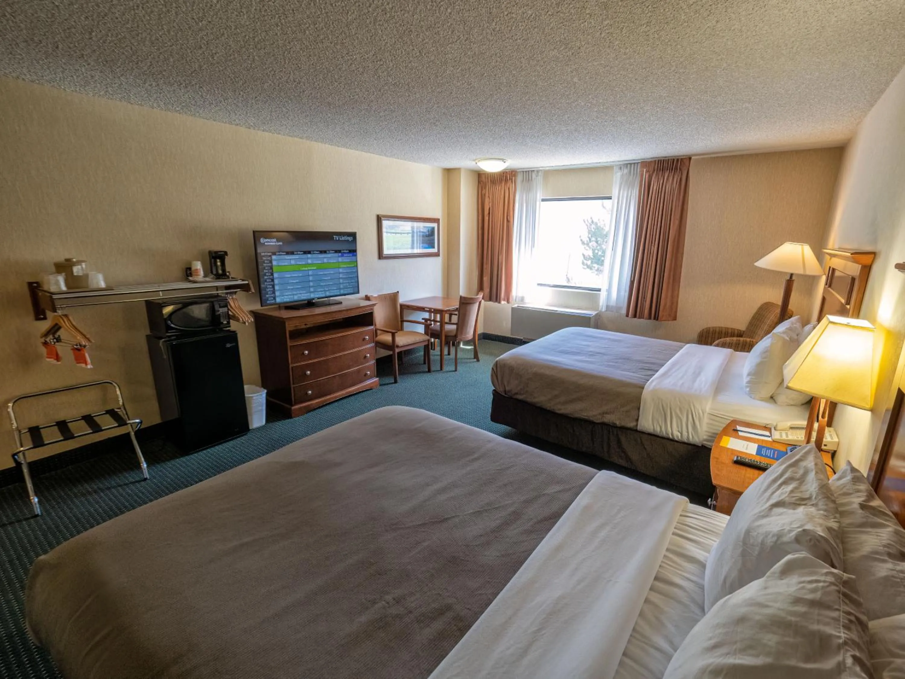 Photo of the whole room, Bed in Comfort Inn Near Vail Beaver Creek