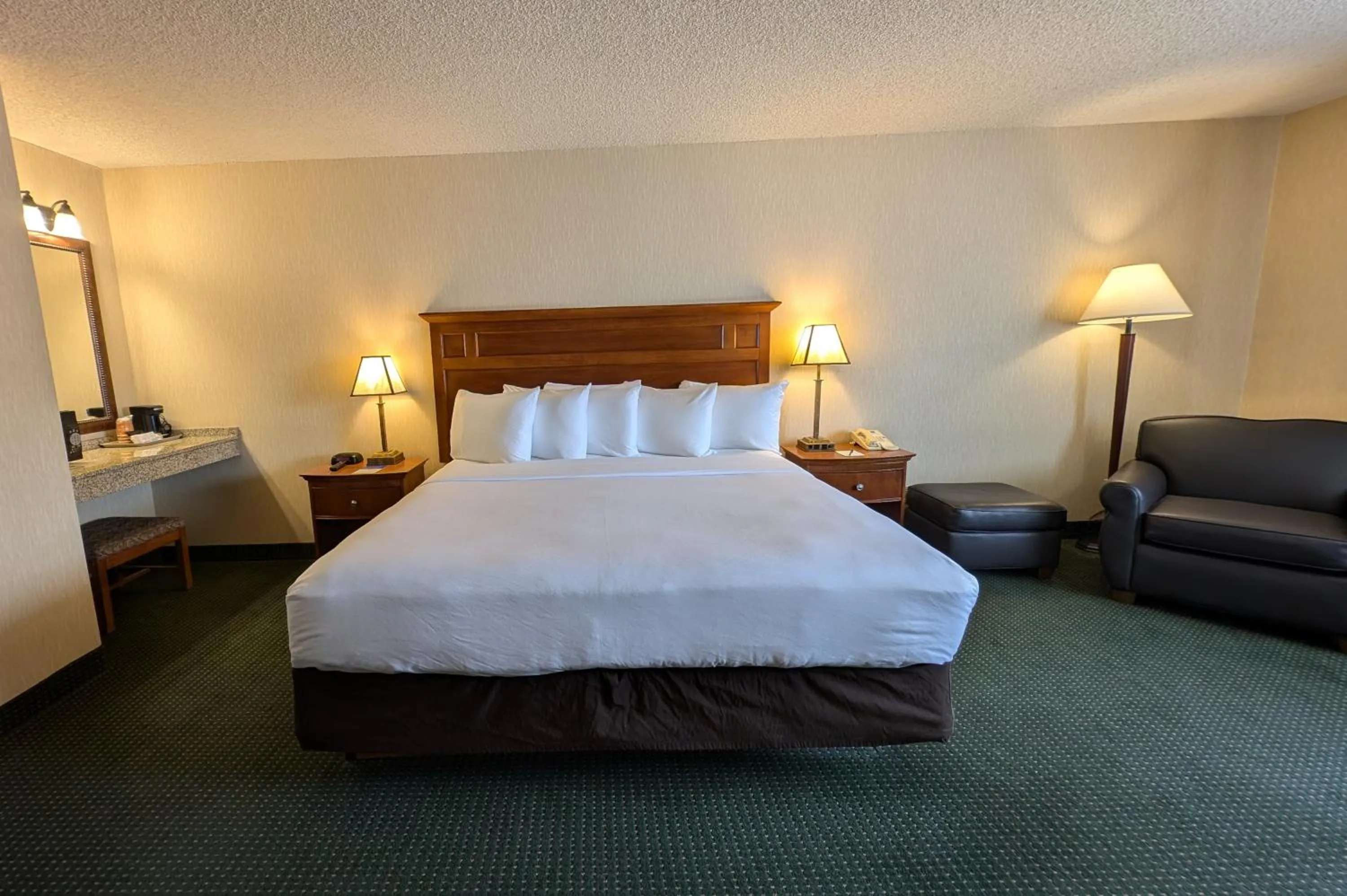 Bed in Comfort Inn Near Vail Beaver Creek