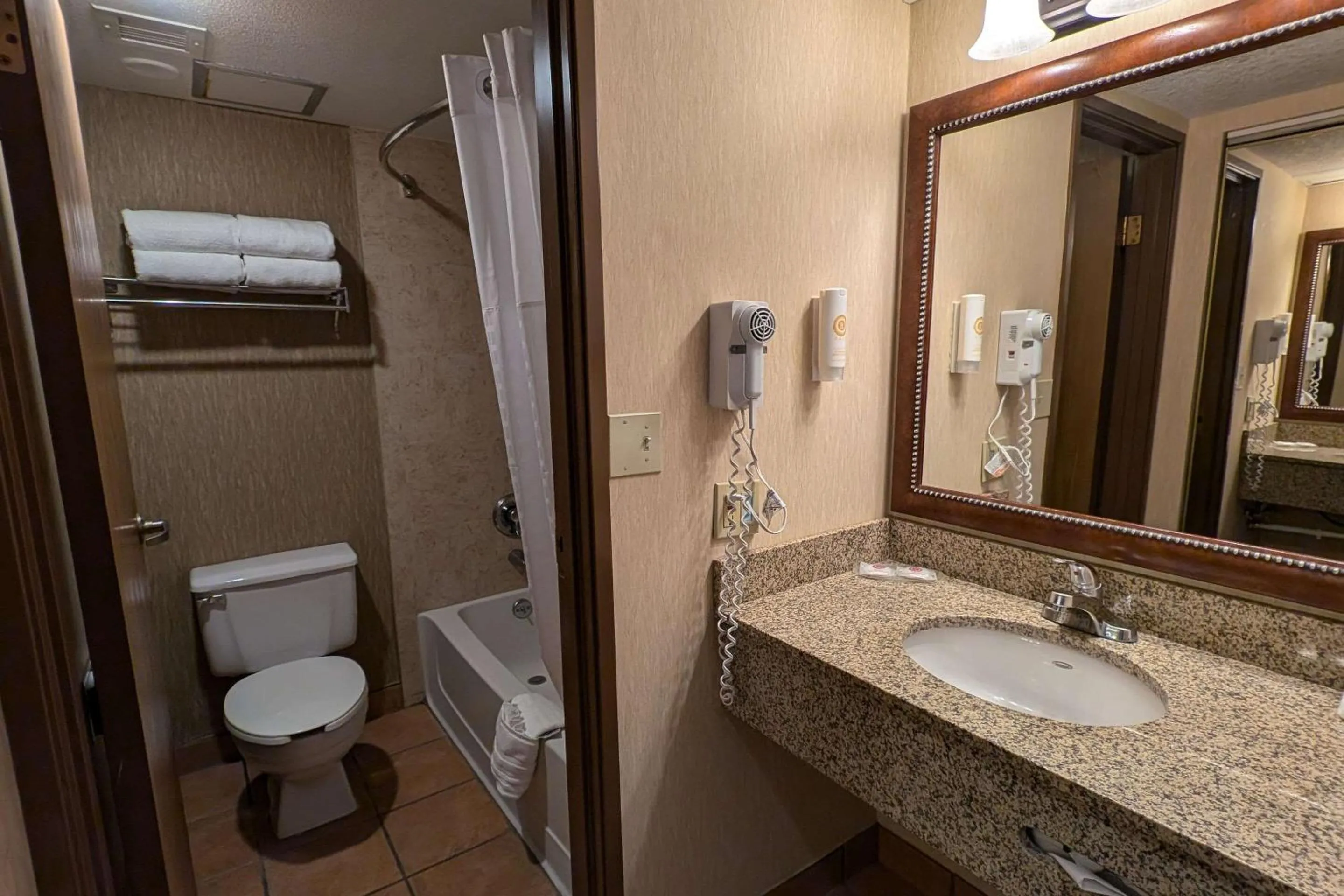 Bedroom in Comfort Inn Near Vail Beaver Creek