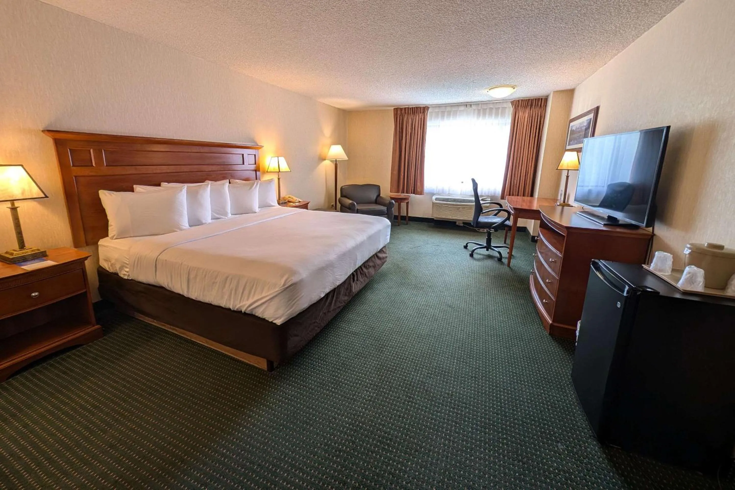 Bedroom, Bed in Comfort Inn Near Vail Beaver Creek