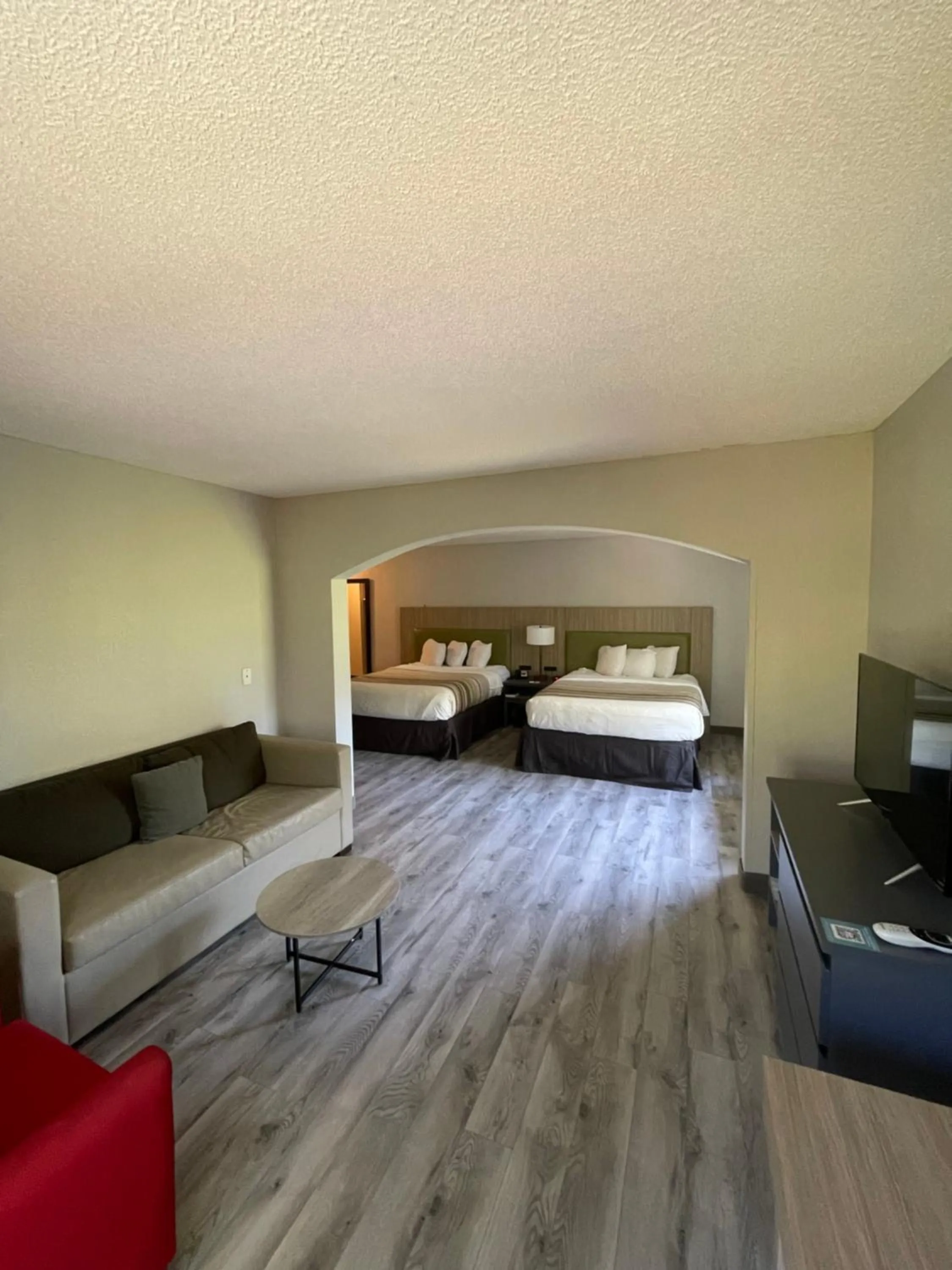 Bed in Country Inn & Suites by Radisson, Greenville, NC