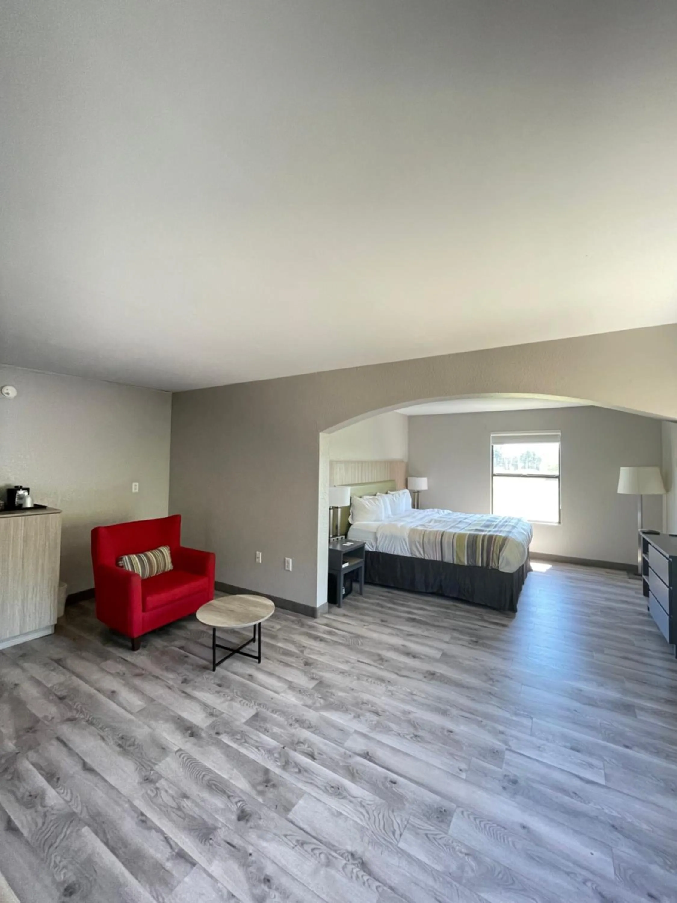 Bed in Country Inn & Suites by Radisson, Greenville, NC