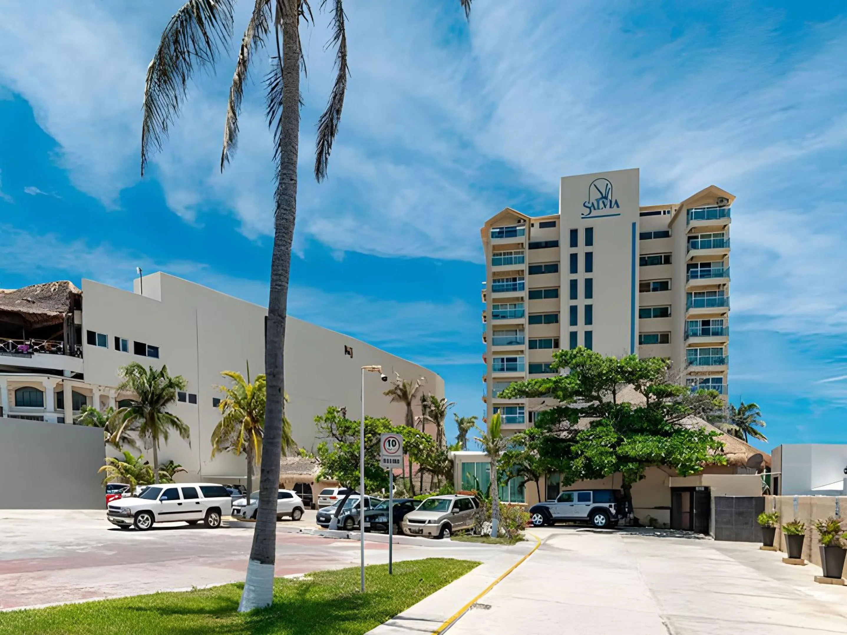 Parking in Paradise Beachfront & Nightlife Heart