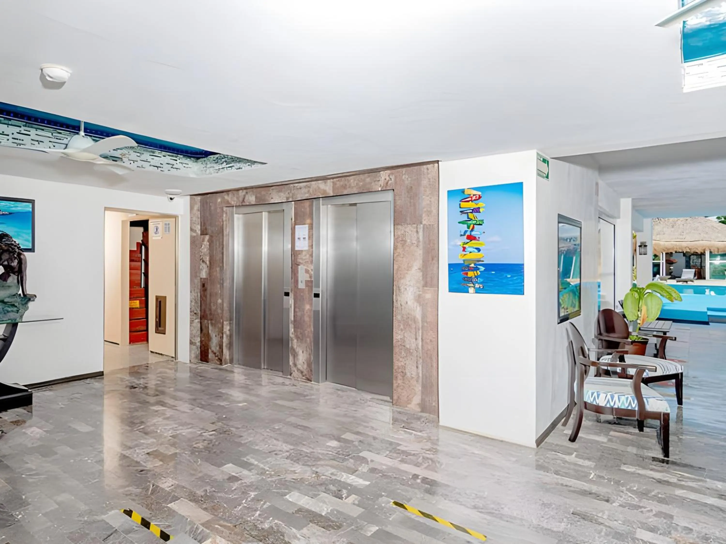 elevator in Paradise Beachfront & Nightlife Heart