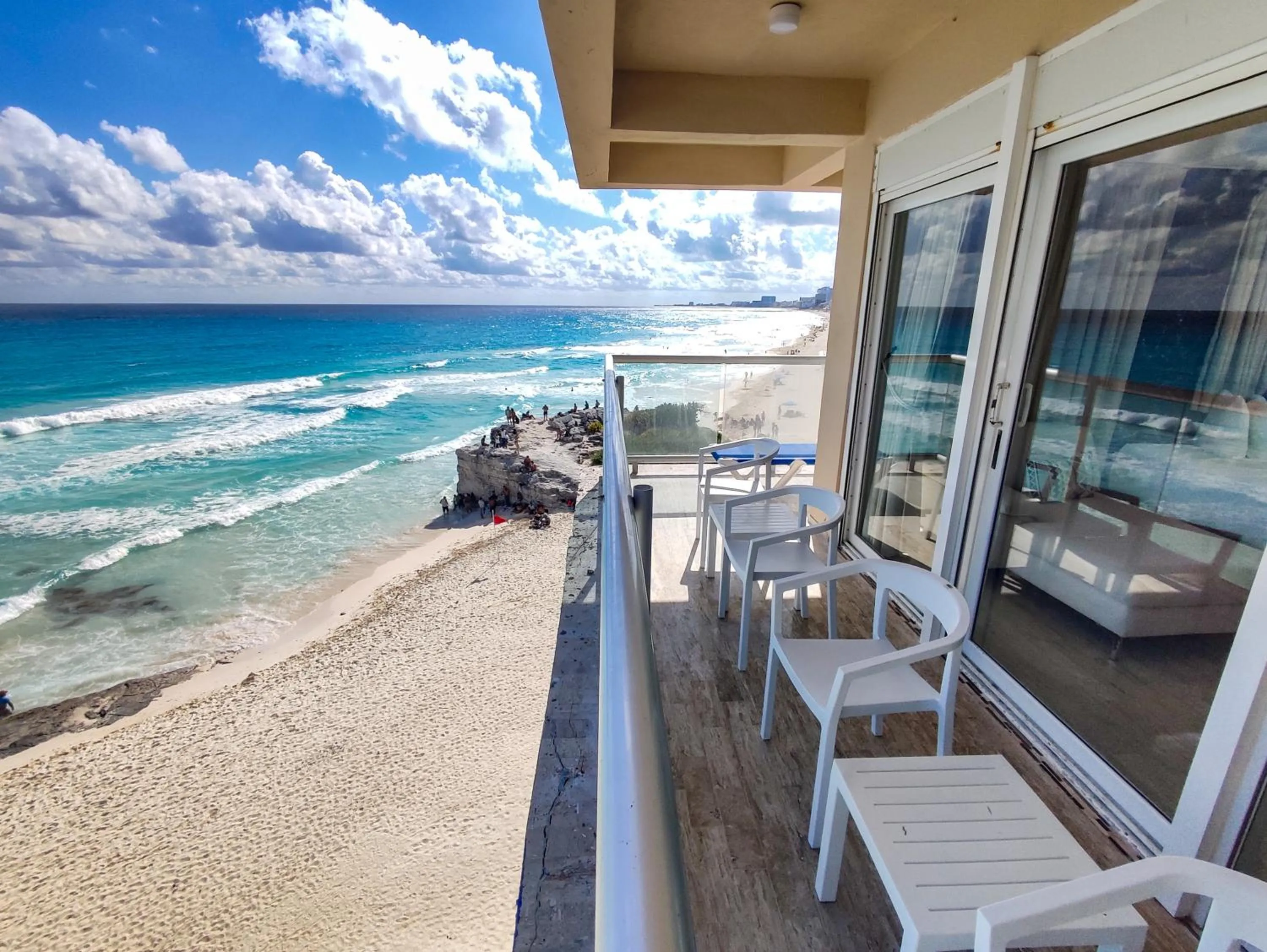 Balcony/Terrace in Paradise Beachfront & Nightlife Heart