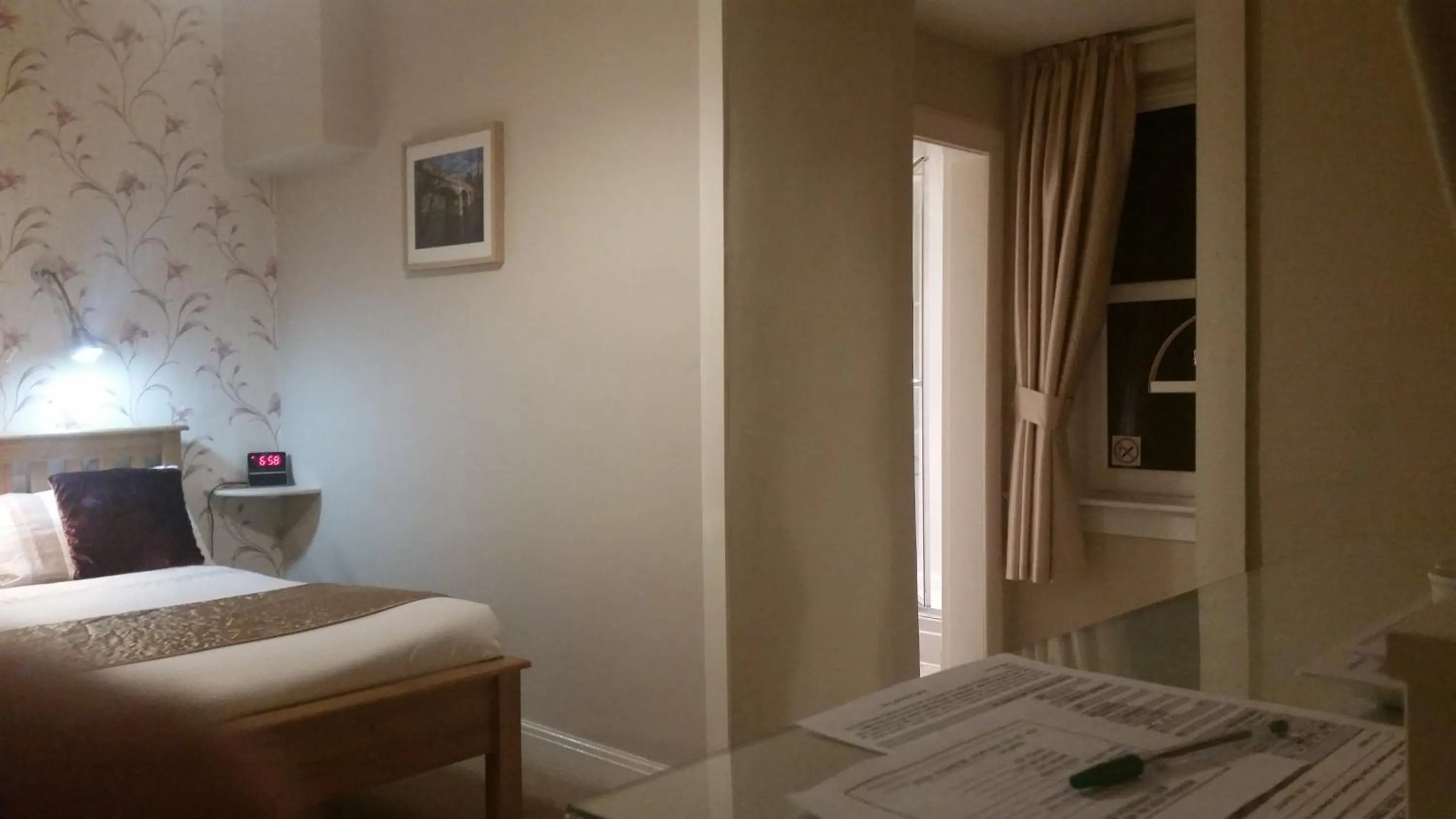 Bathroom, Bed in Broomfield House Bed and Breakfast