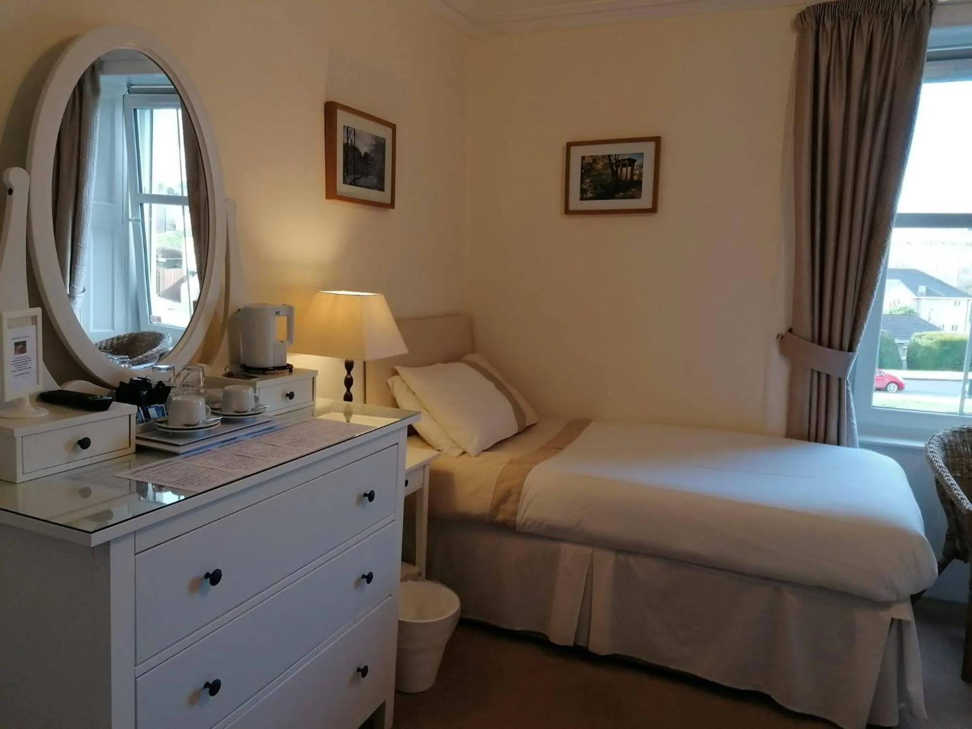 Coffee/tea facilities, Bed in Broomfield House Bed and Breakfast