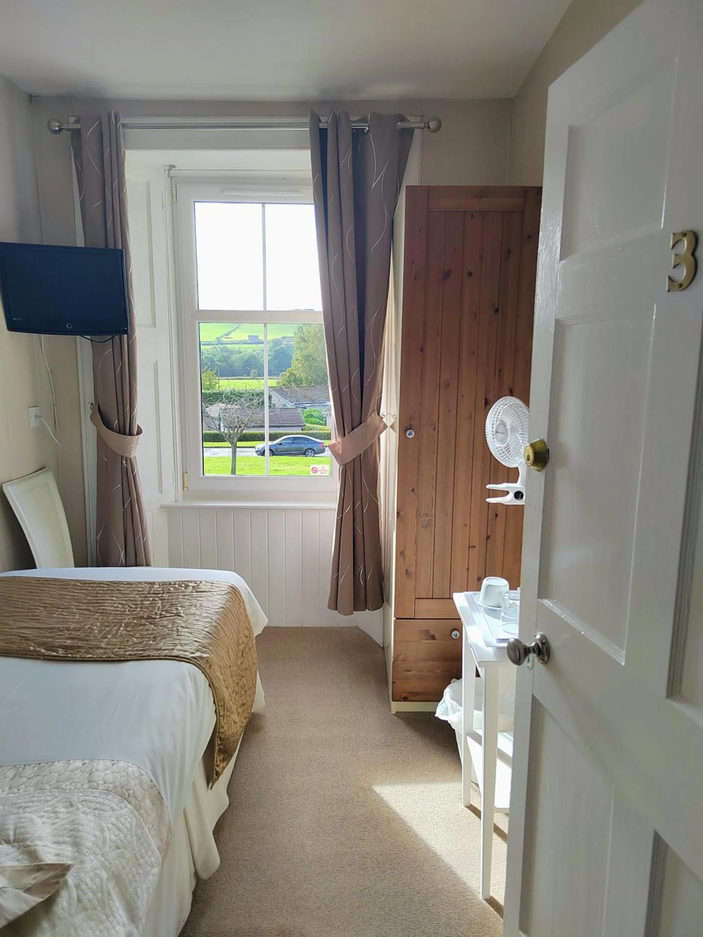 Bed in Broomfield House Bed and Breakfast