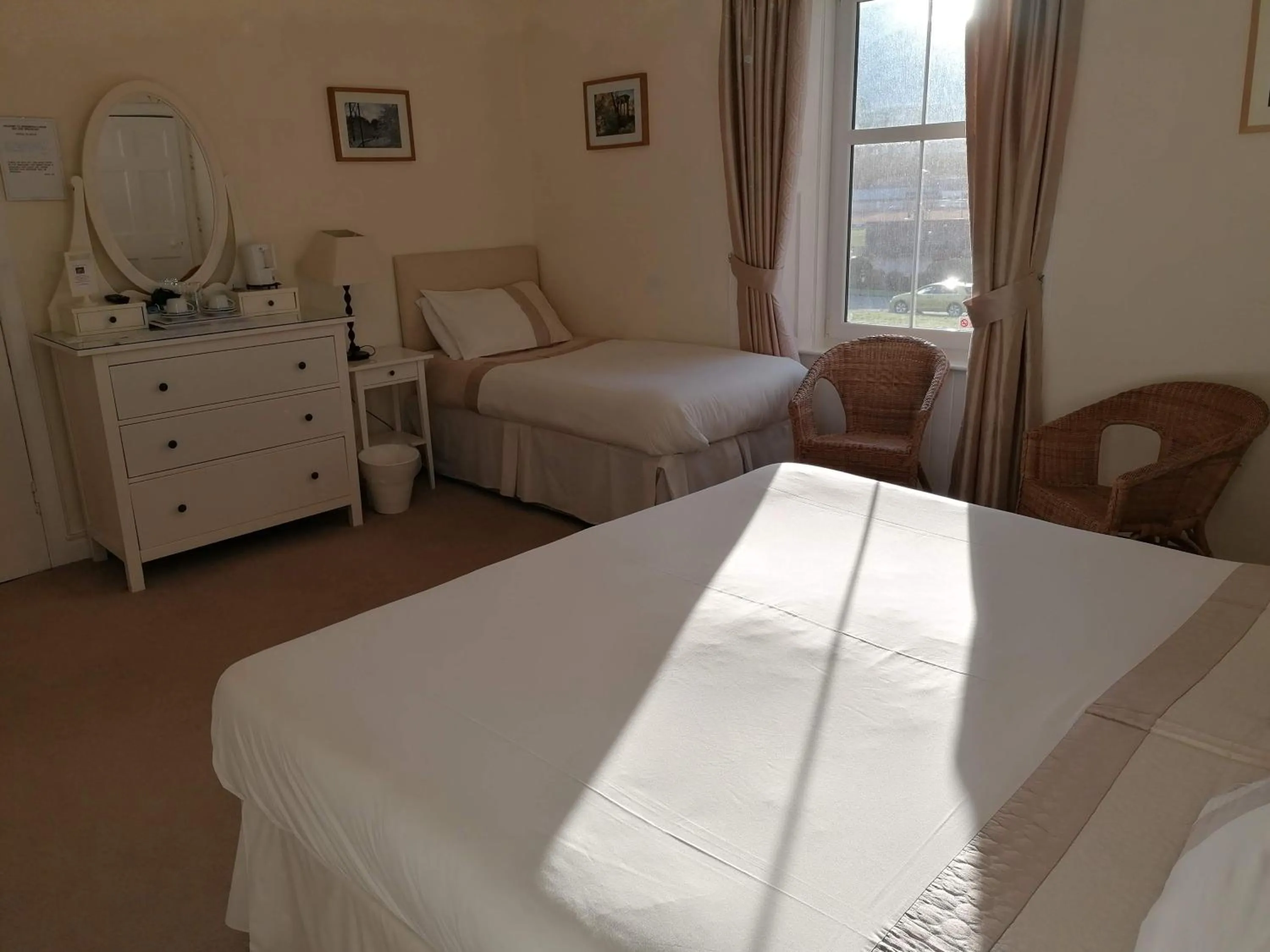 Coffee/tea facilities, Bed in Broomfield House Bed and Breakfast