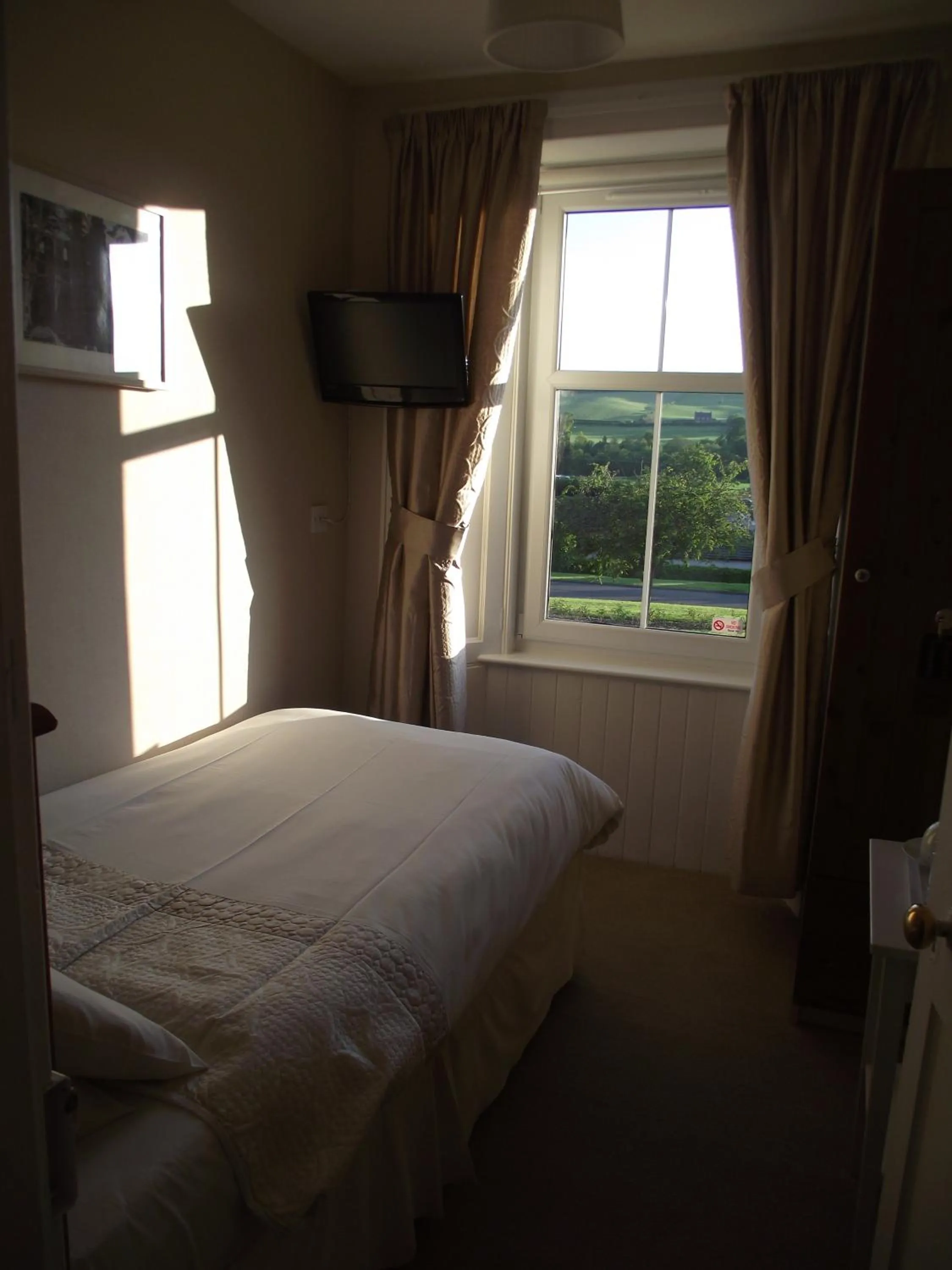 Coffee/tea facilities, Bed in Broomfield House Bed and Breakfast